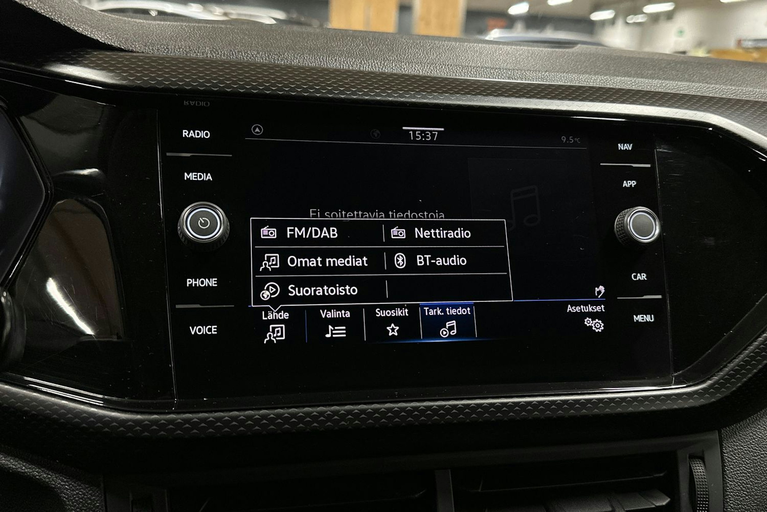 Valkoinen Volkswagen T-Cross 2021 kuva 15.