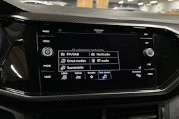 Valkoinen Volkswagen T-Cross 2021 kuva 15.