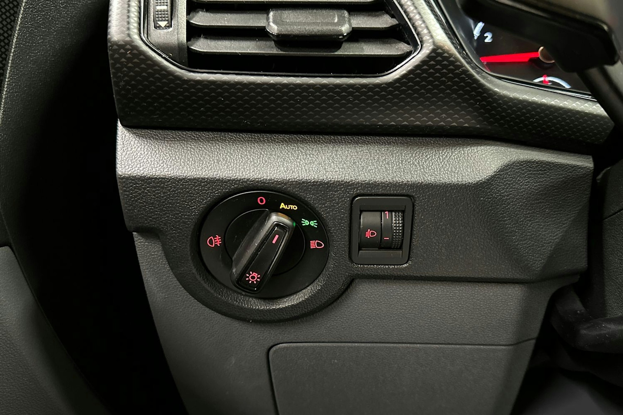 Valkoinen Volkswagen T-Cross 2021 kuva 21.