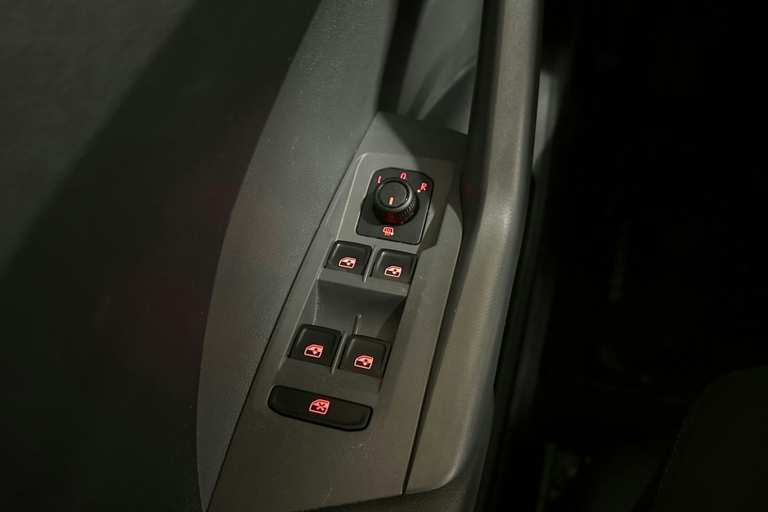 Valkoinen Volkswagen T-Cross 2021 kuva 22.