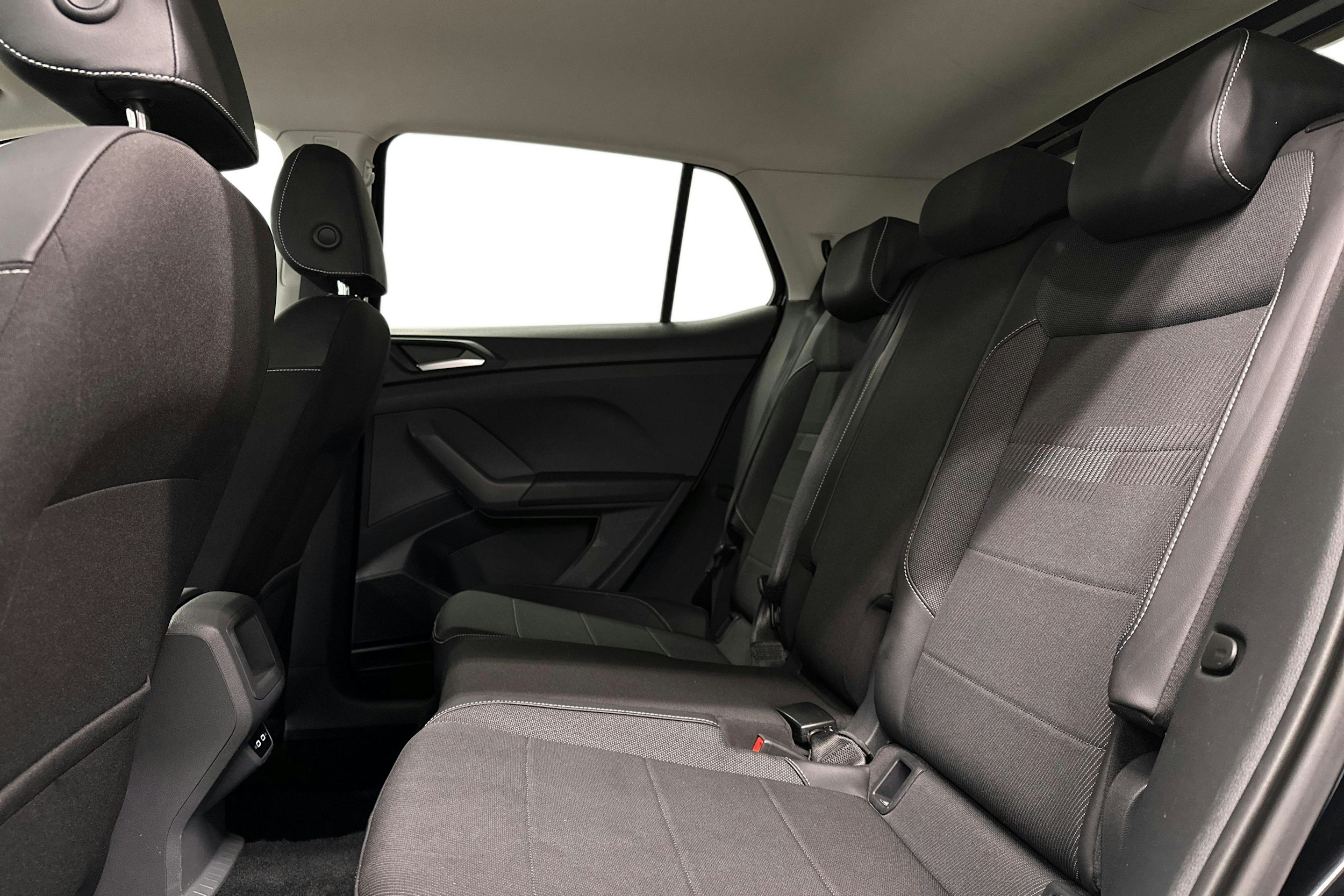 musta Volkswagen T-Cross 2021 kuva 10.