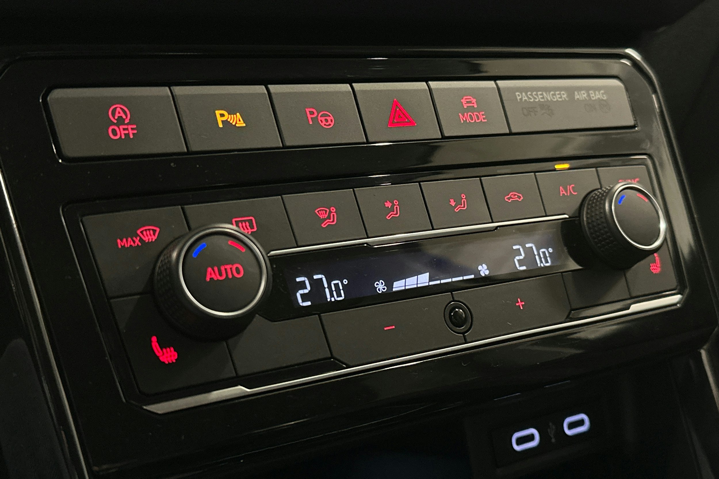 musta Volkswagen T-Cross 2021 kuva 25.