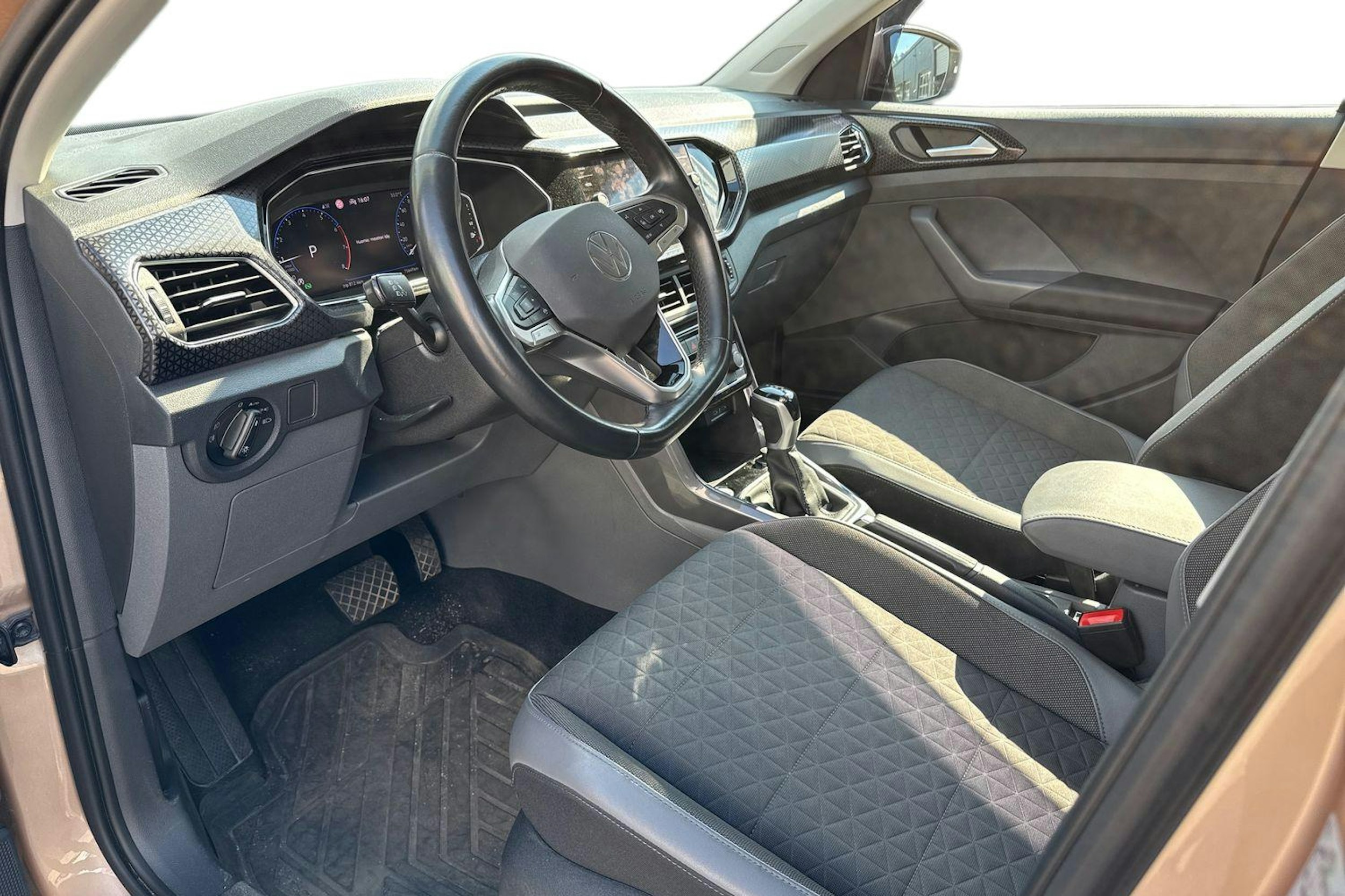 met. beige Volkswagen T-Cross 2021 kuva 3.