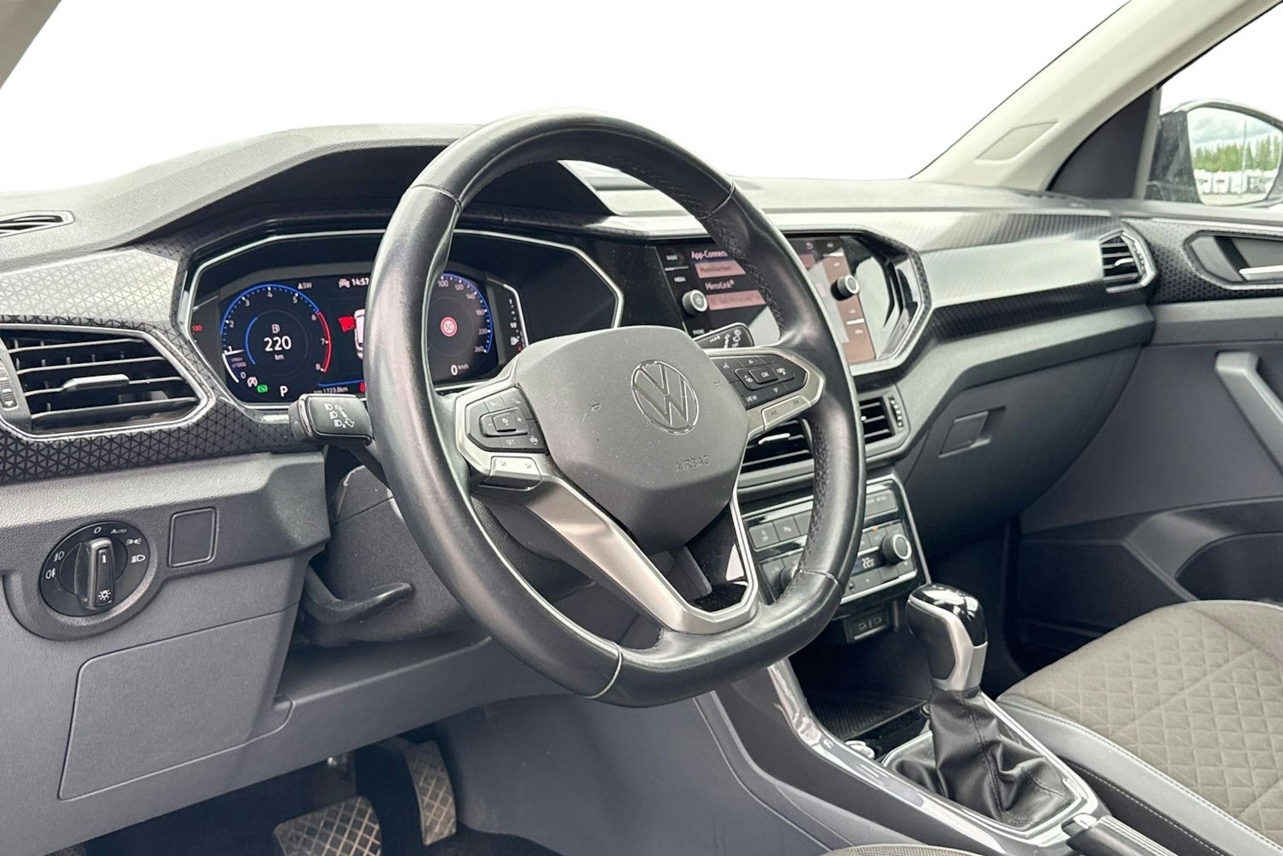 musta Volkswagen T-Cross 2021 kuva 3.