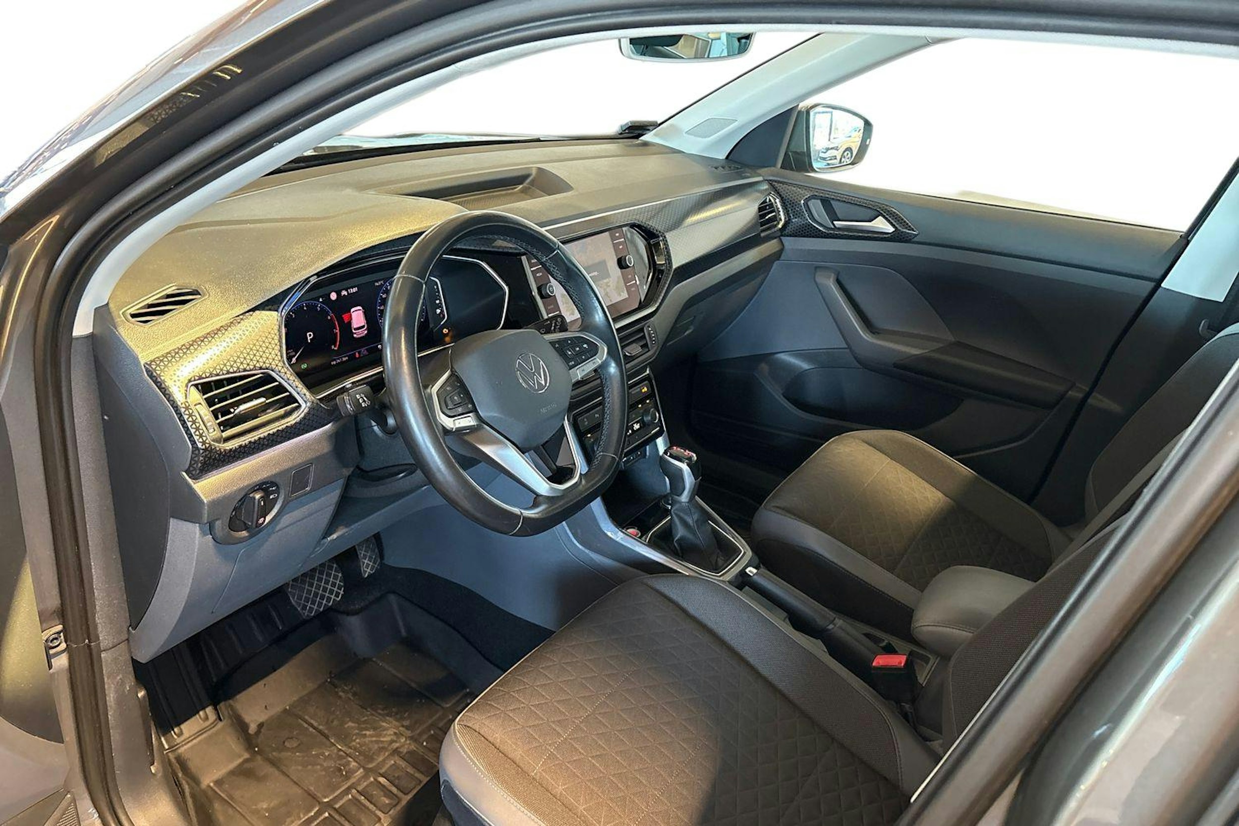 Harmaa Volkswagen T-Cross 2021 kuva 7.