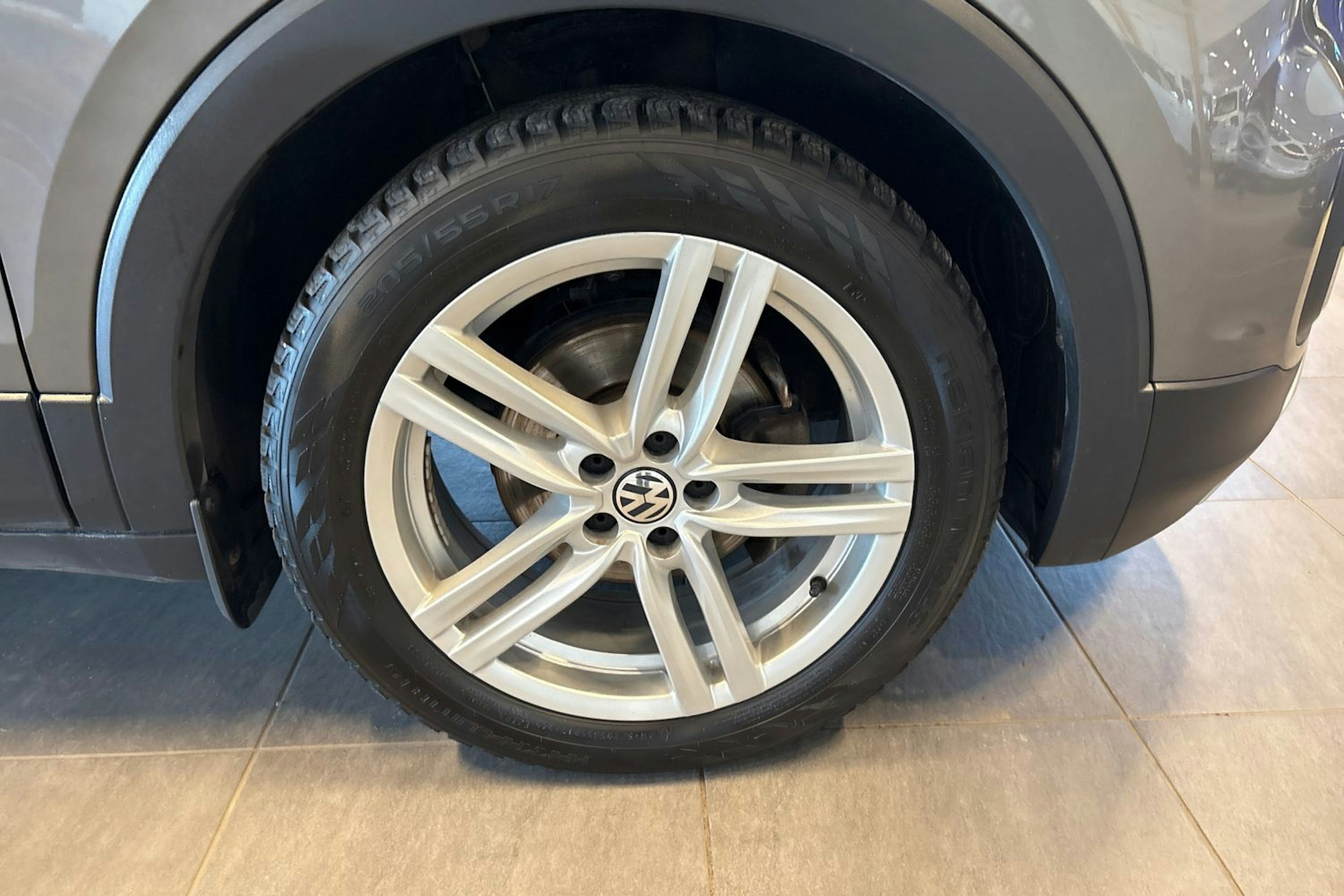 Harmaa Volkswagen T-Cross 2021 kuva 13.