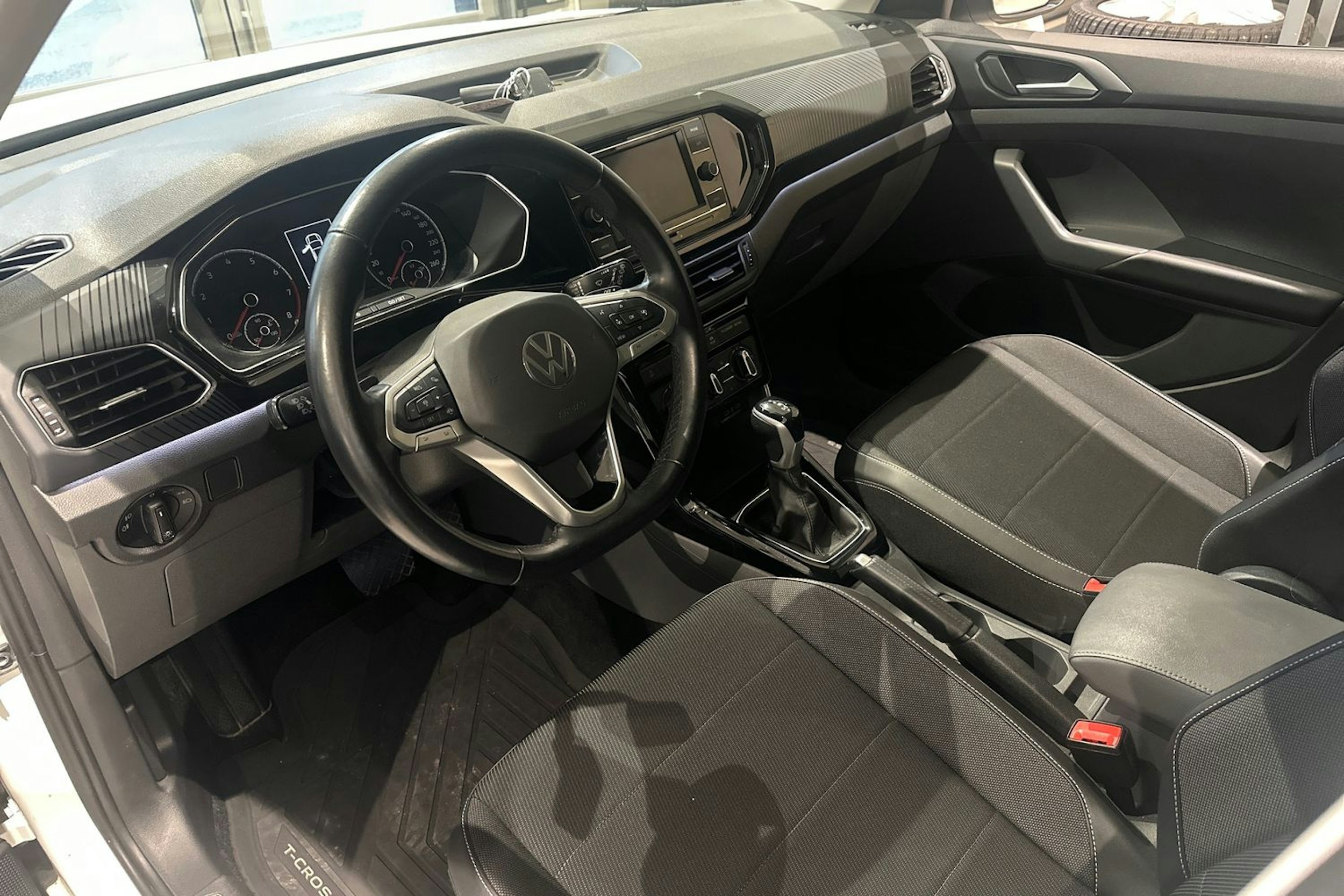 valkoinen Volkswagen T-Cross 2021 kuva 7.