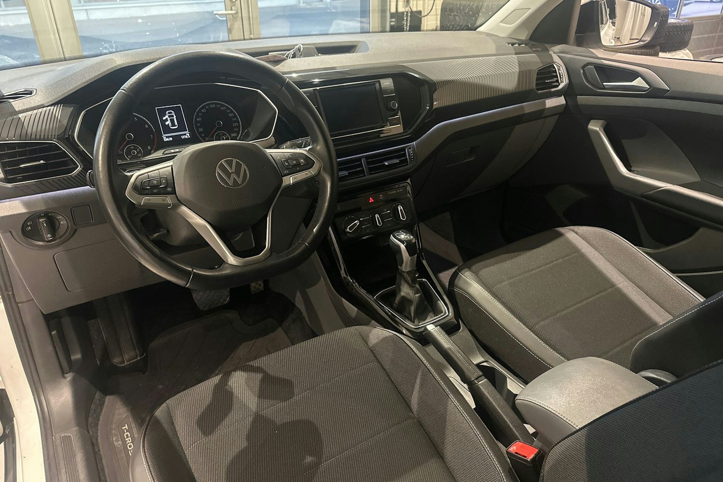 valkoinen Volkswagen T-Cross 2021 kuva 9.