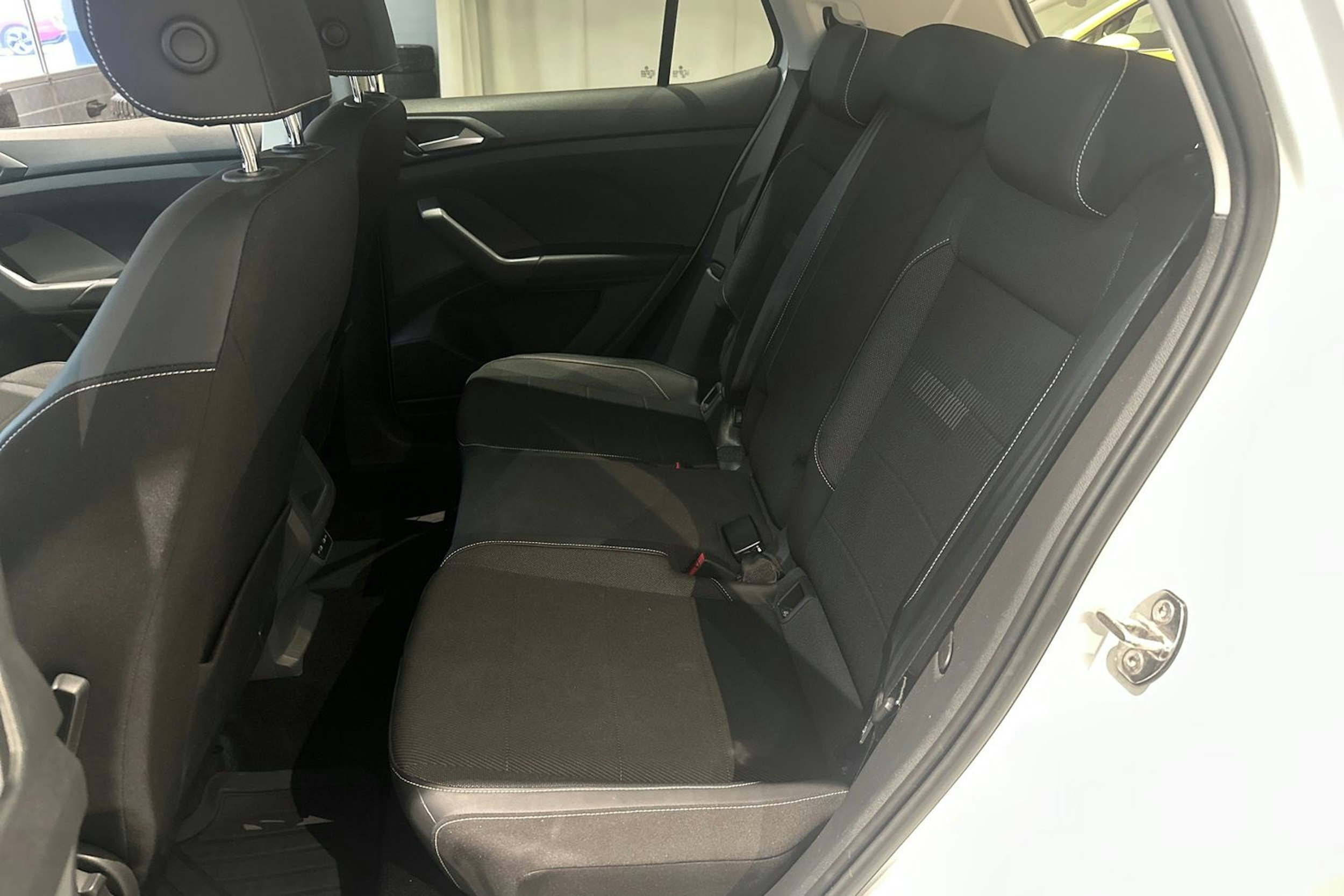 valkoinen Volkswagen T-Cross 2021 kuva 10.