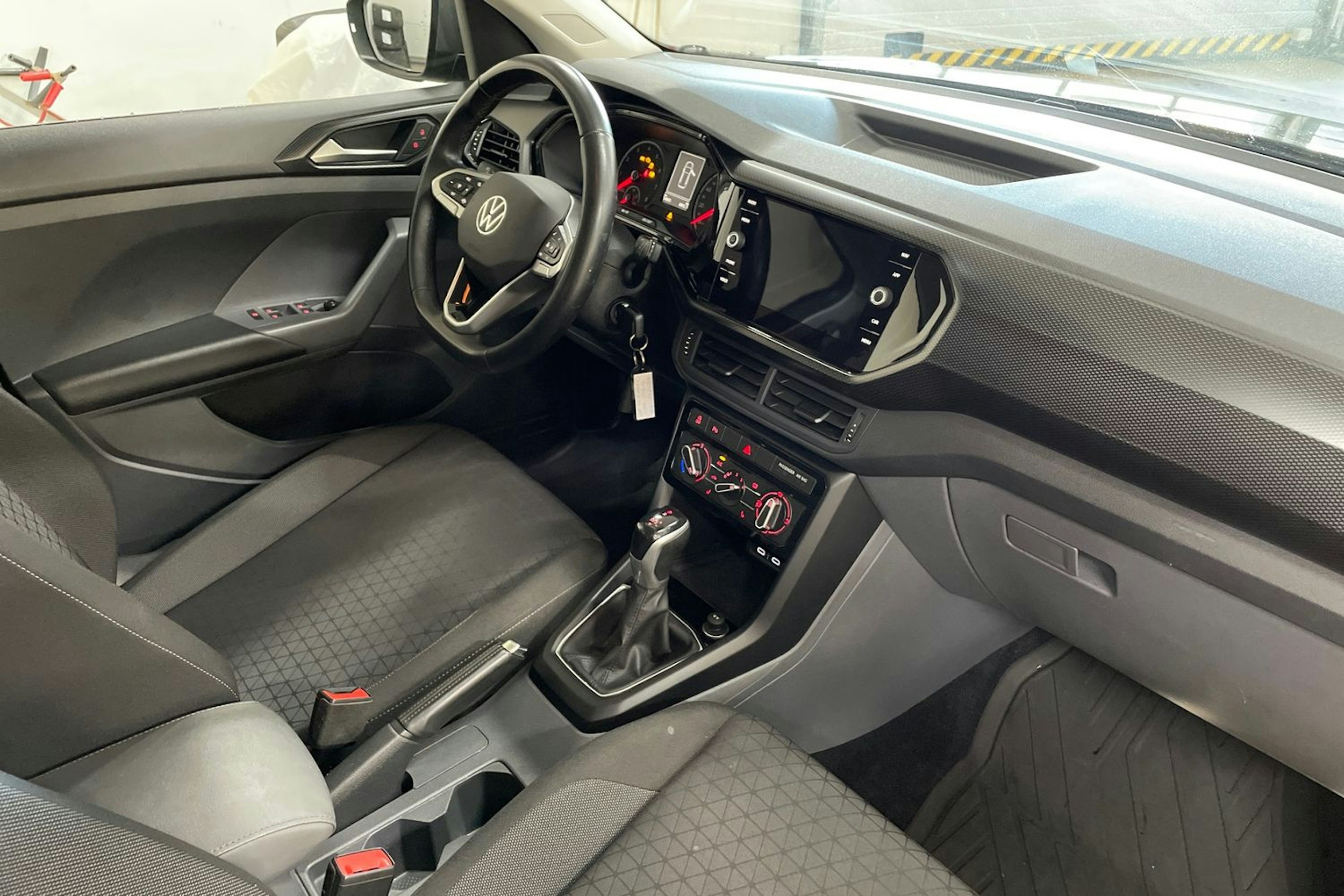 Harmaa Volkswagen T-Cross 2021 kuva 15.