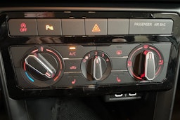 Harmaa Volkswagen T-Cross 2021 kuva 23.