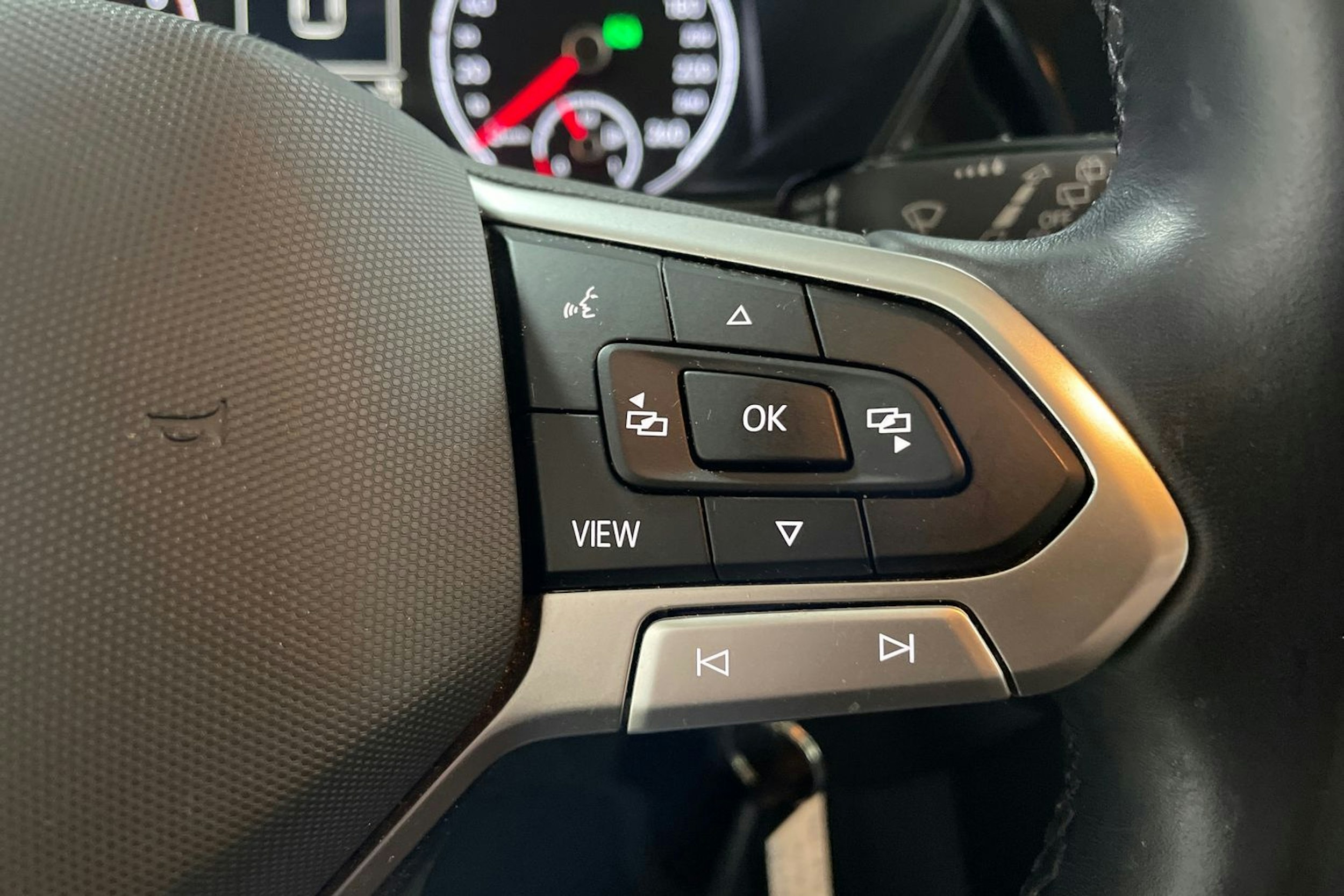 Harmaa Volkswagen T-Cross 2021 kuva 24.