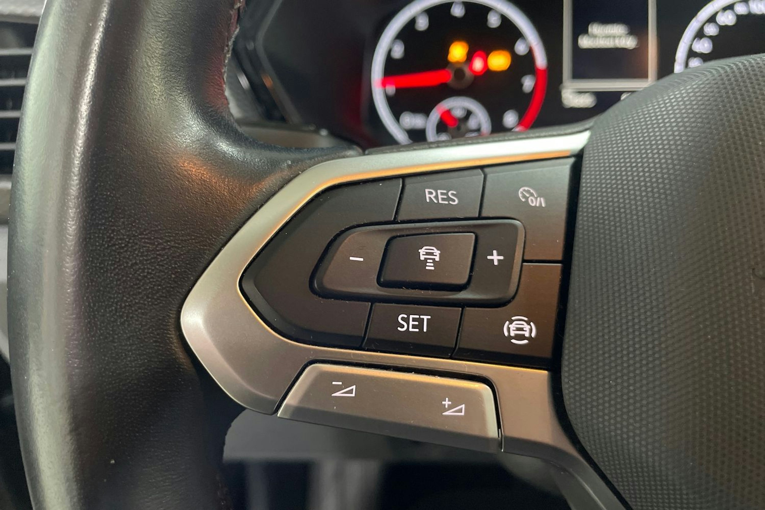 Harmaa Volkswagen T-Cross 2021 kuva 25.