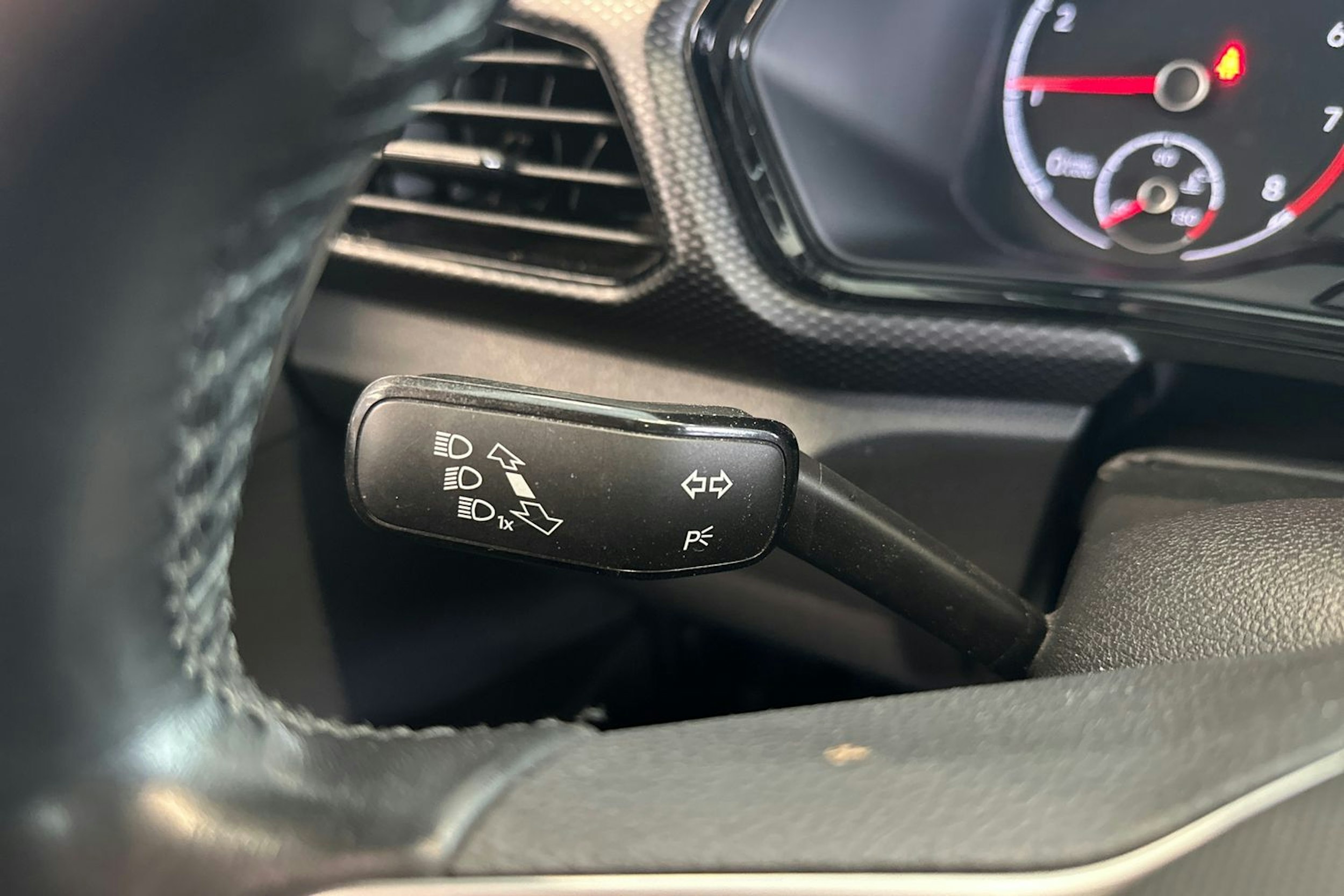 hopea Volkswagen T-Cross 2021 kuva 25.