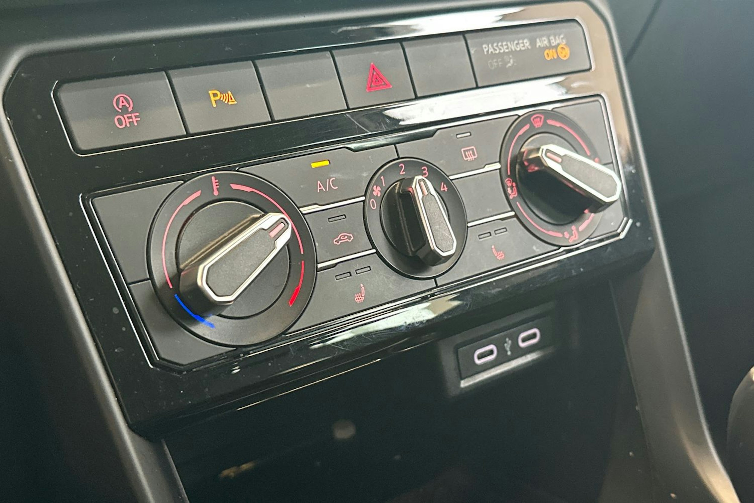 hopea Volkswagen T-Cross 2021 kuva 31.