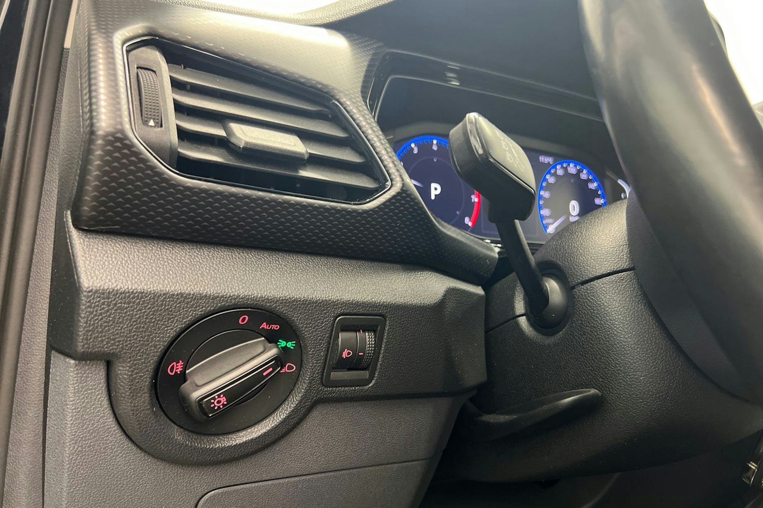 musta Volkswagen T-Cross 2021 kuva 17.