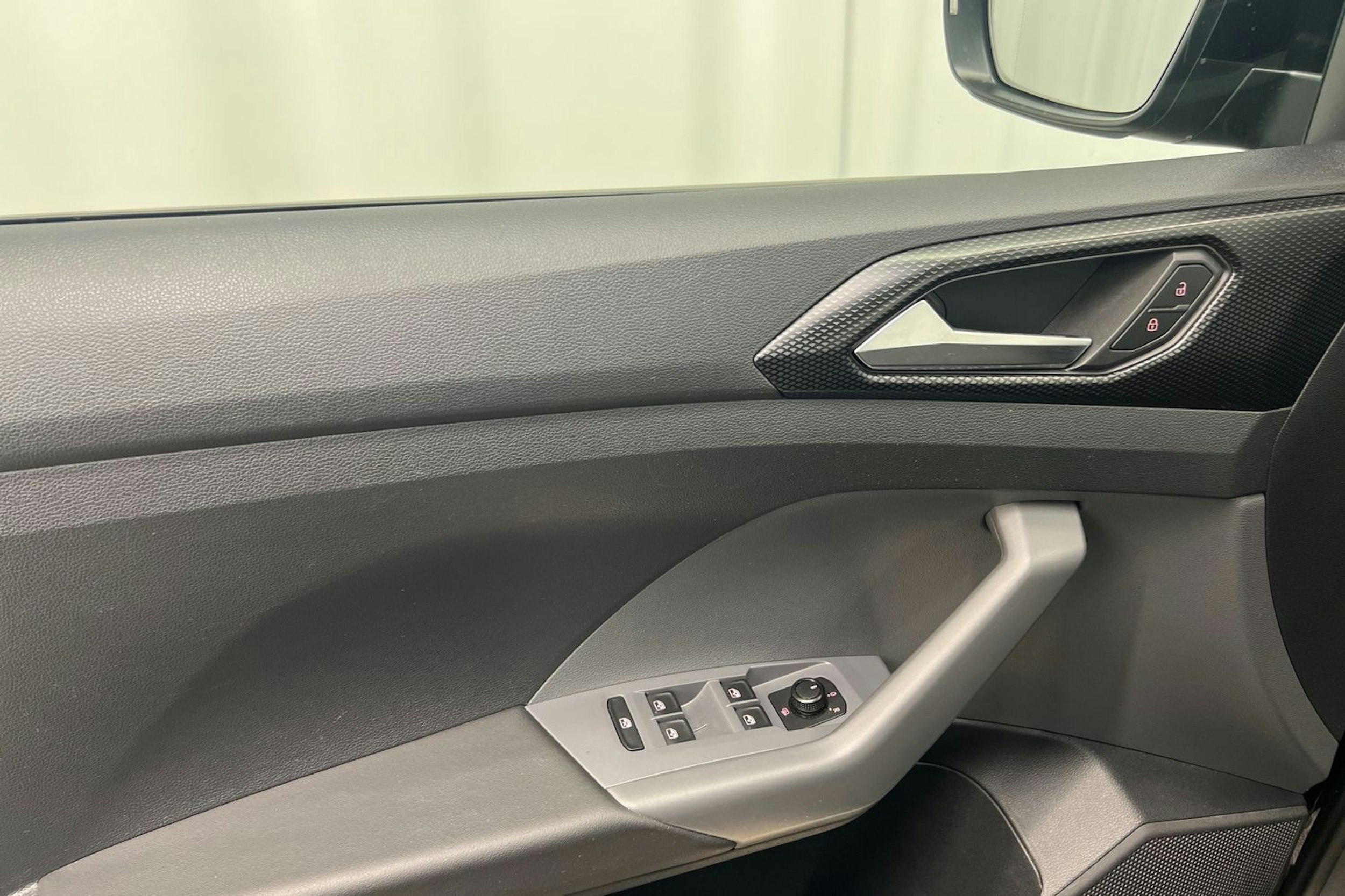 musta Volkswagen T-Cross 2021 kuva 18.