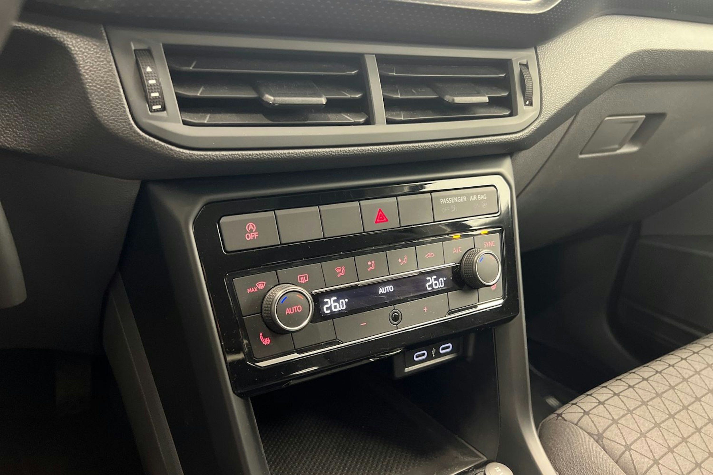 musta Volkswagen T-Cross 2021 kuva 26.