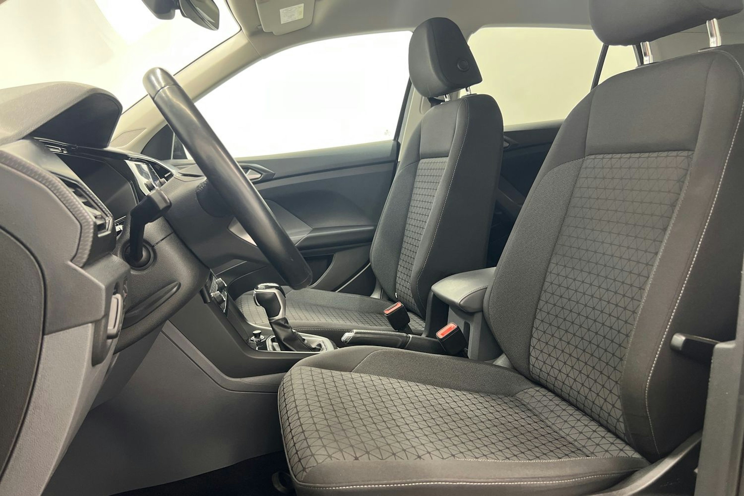 musta Volkswagen T-Cross 2021 kuva 28.