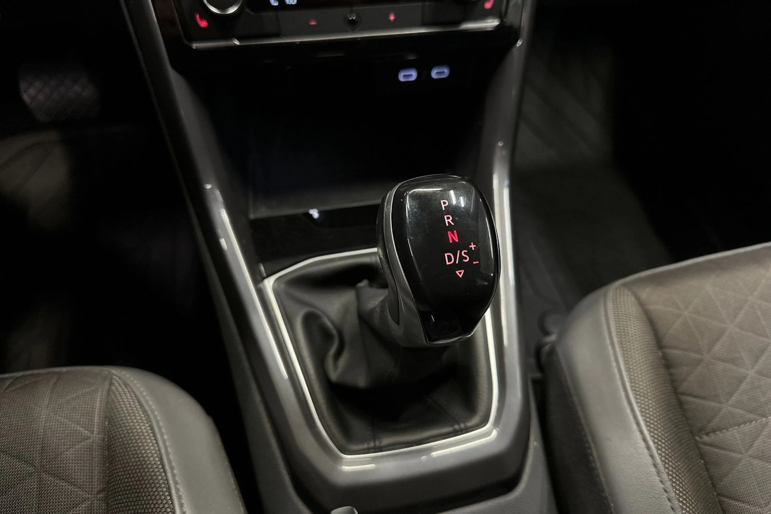 harmaa Volkswagen T-Cross 2021 kuva 19.