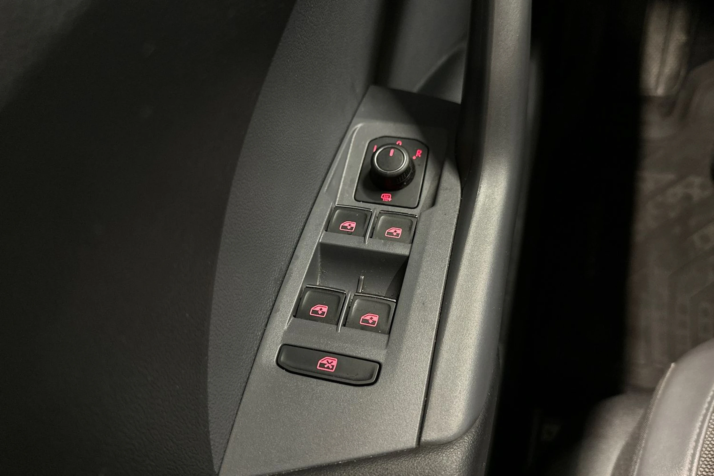 harmaa Volkswagen T-Cross 2021 kuva 24.