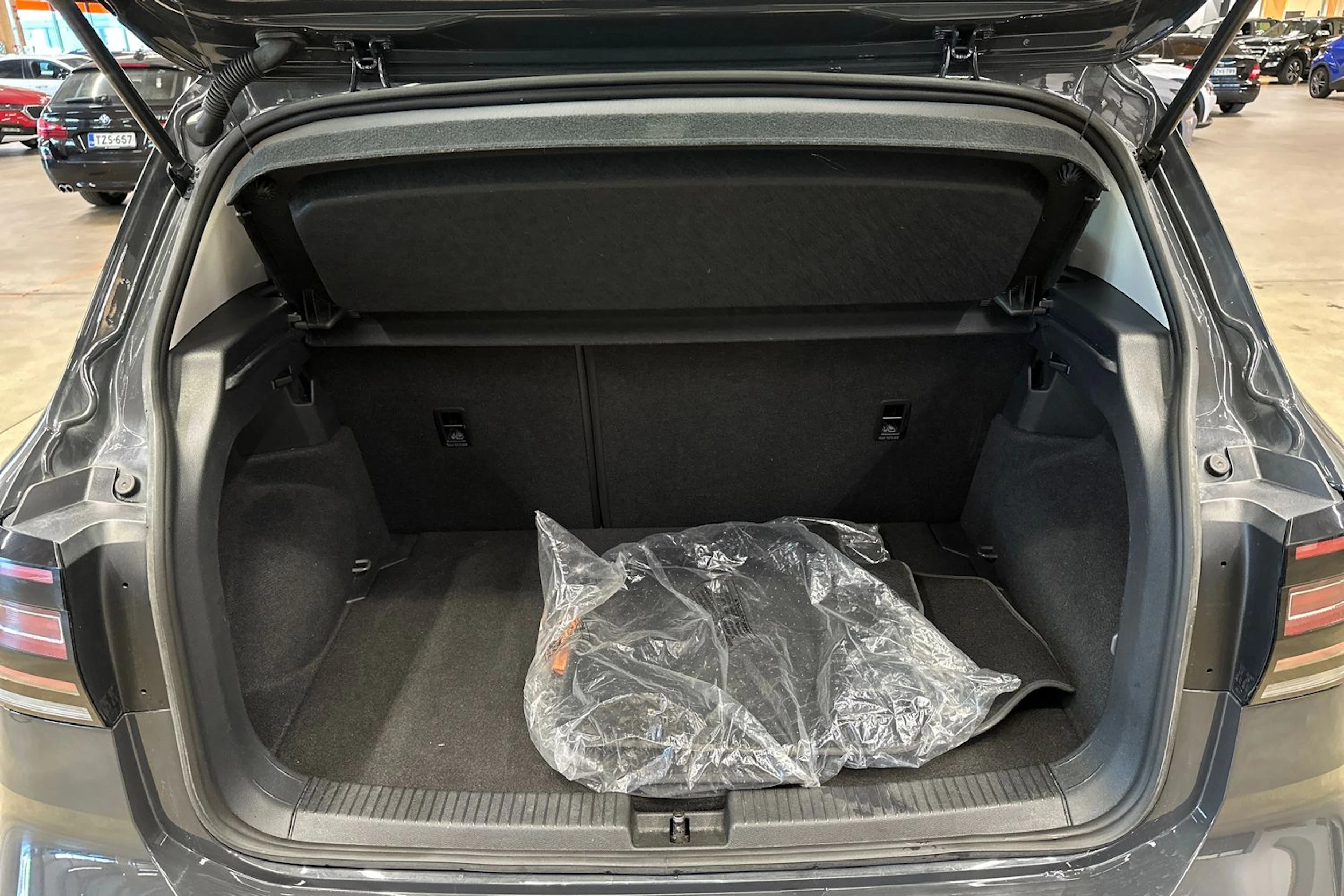 harmaa Volkswagen T-Cross 2021 kuva 25.