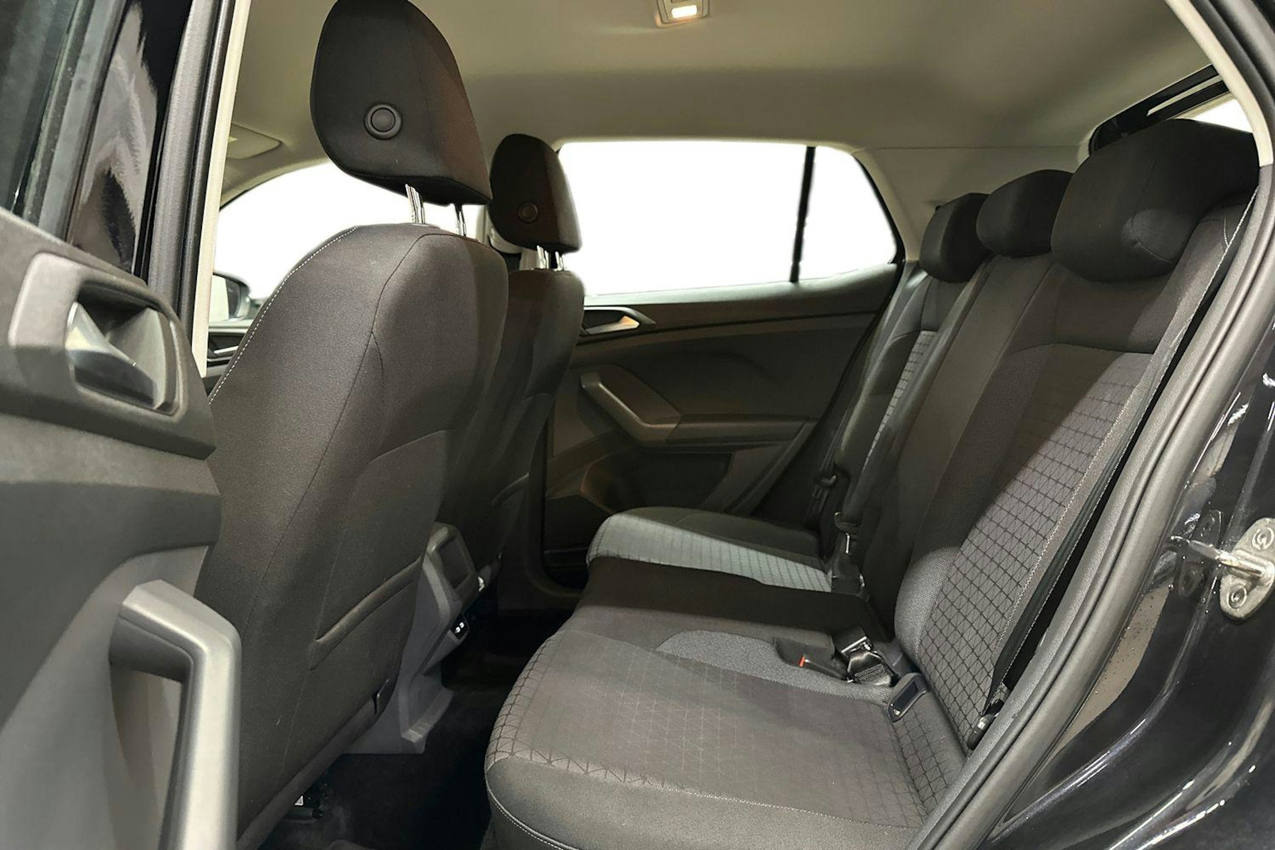 musta Volkswagen T-Cross 2021 kuva 8.