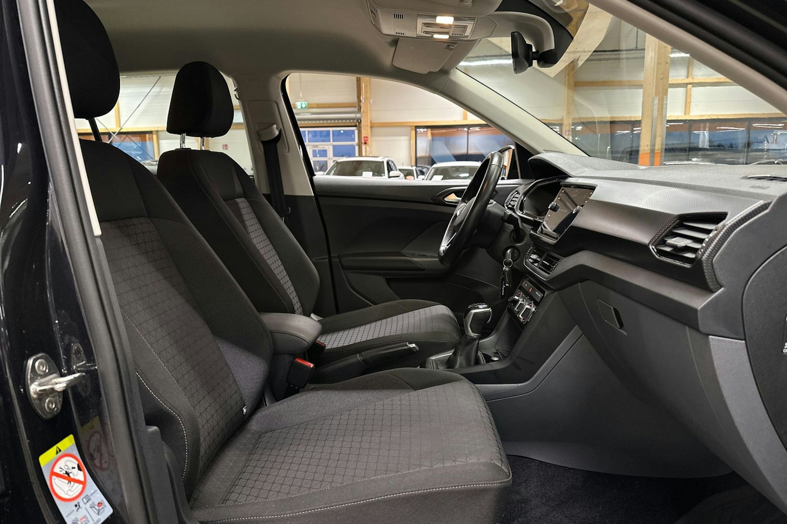 musta Volkswagen T-Cross 2021 kuva 11.