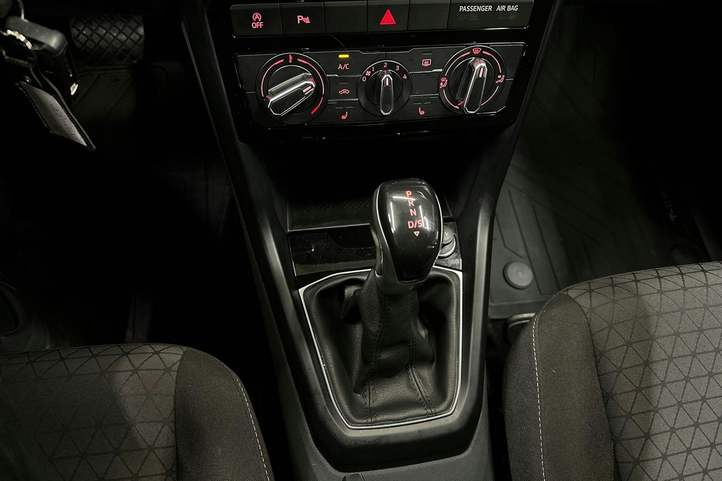 musta Volkswagen T-Cross 2021 kuva 16.