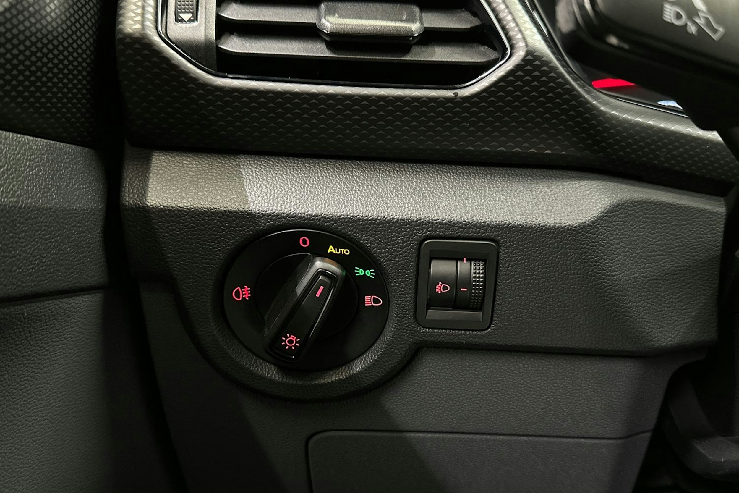 musta Volkswagen T-Cross 2021 kuva 20.