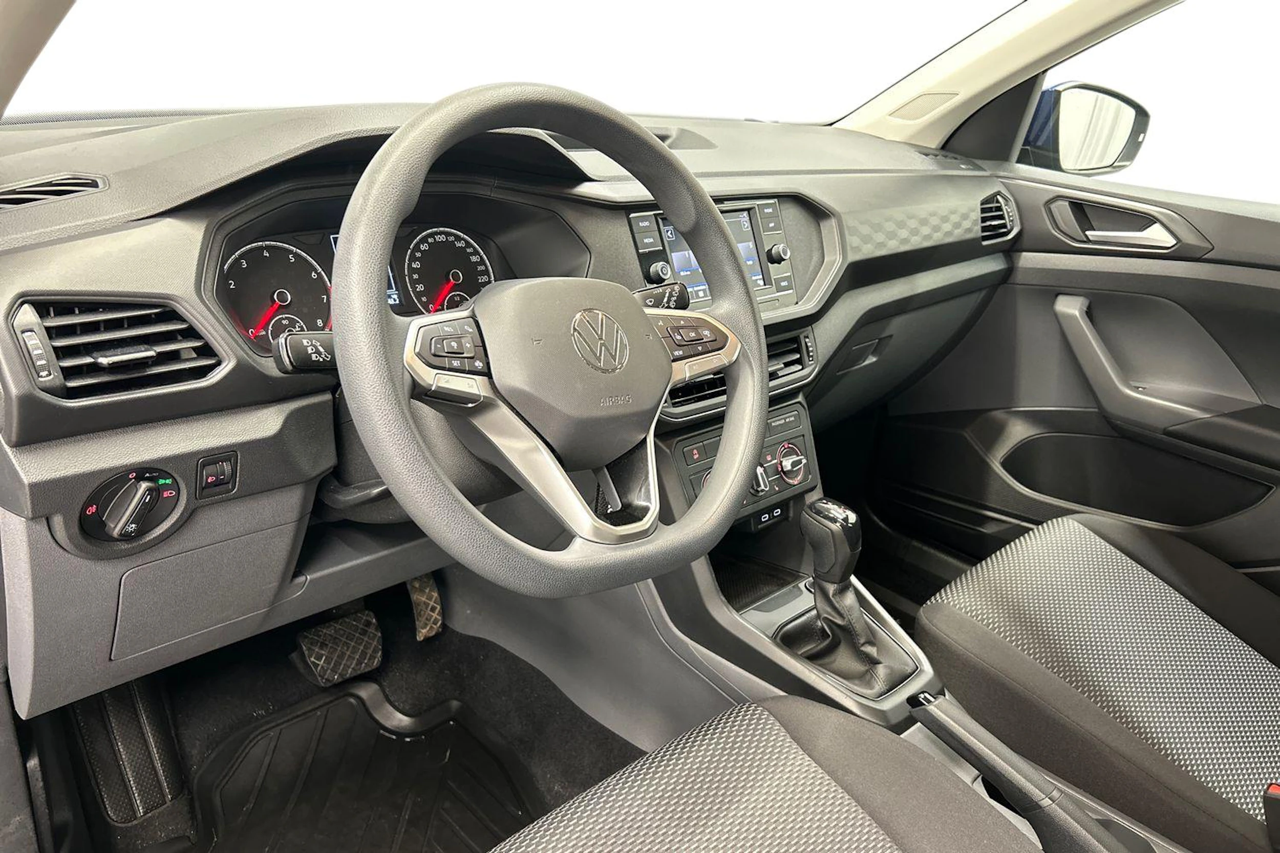 sininen Volkswagen T-Cross 2021 kuva 6.