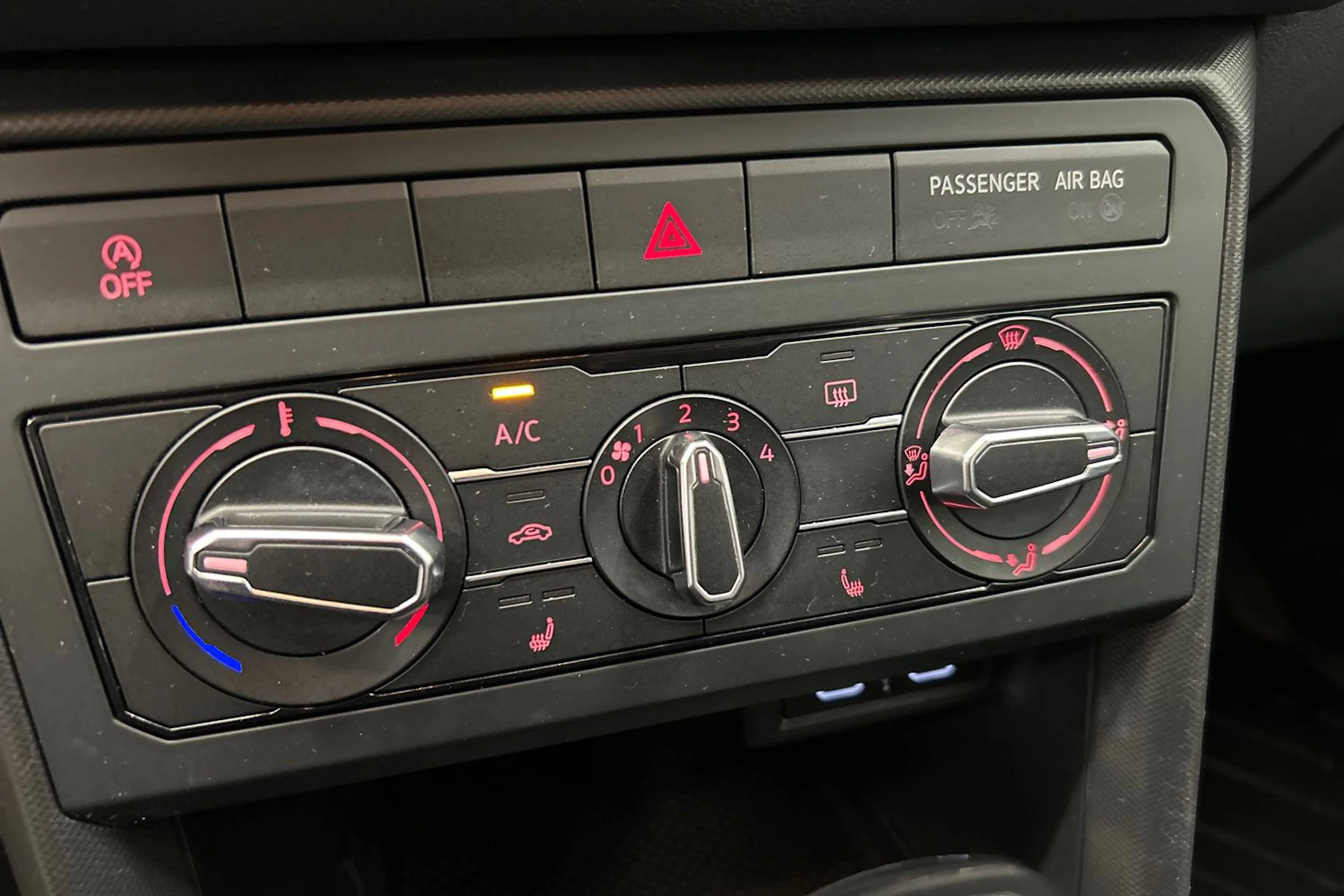 sininen Volkswagen T-Cross 2021 kuva 21.