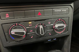 sininen Volkswagen T-Cross 2021 kuva 21.