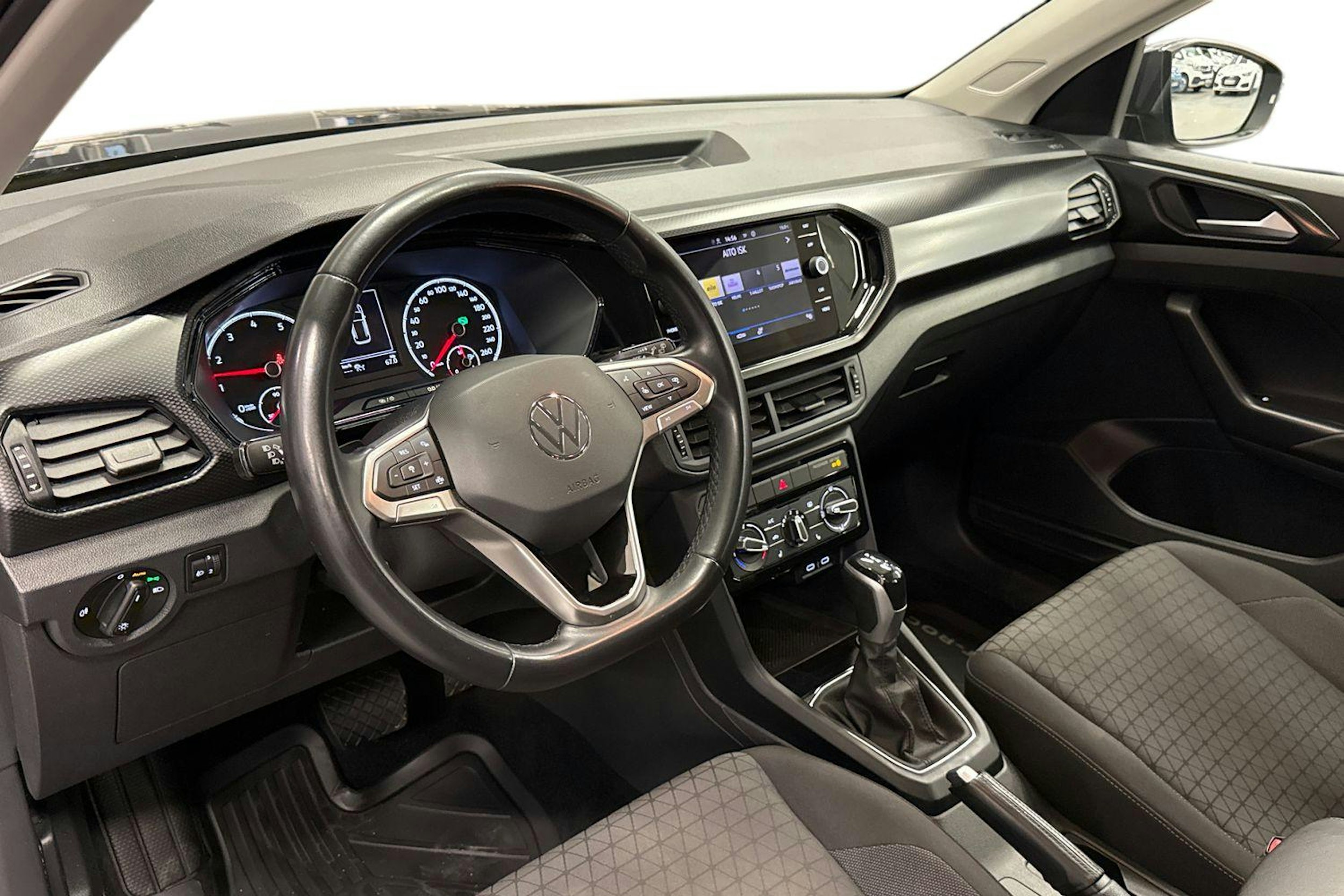 harmaa Volkswagen T-Cross 2022 kuva 6.