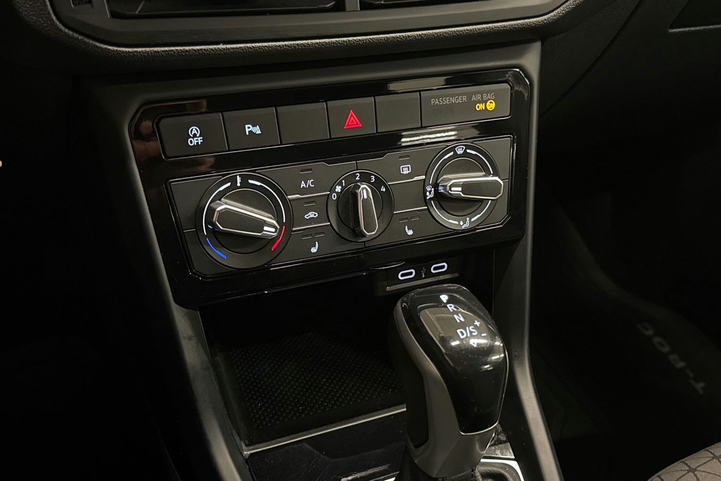 harmaa Volkswagen T-Cross 2022 kuva 13.