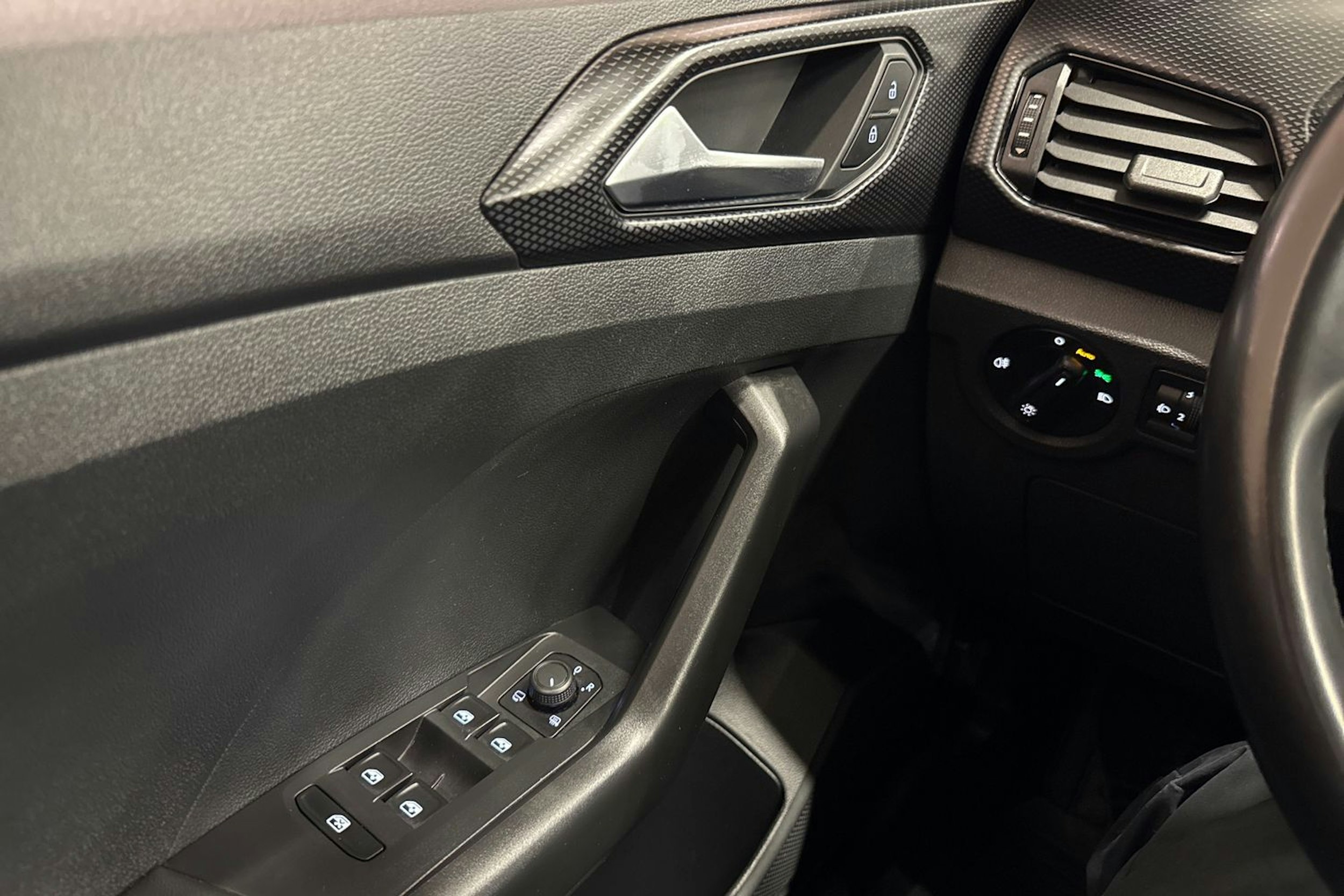 harmaa Volkswagen T-Cross 2022 kuva 16.