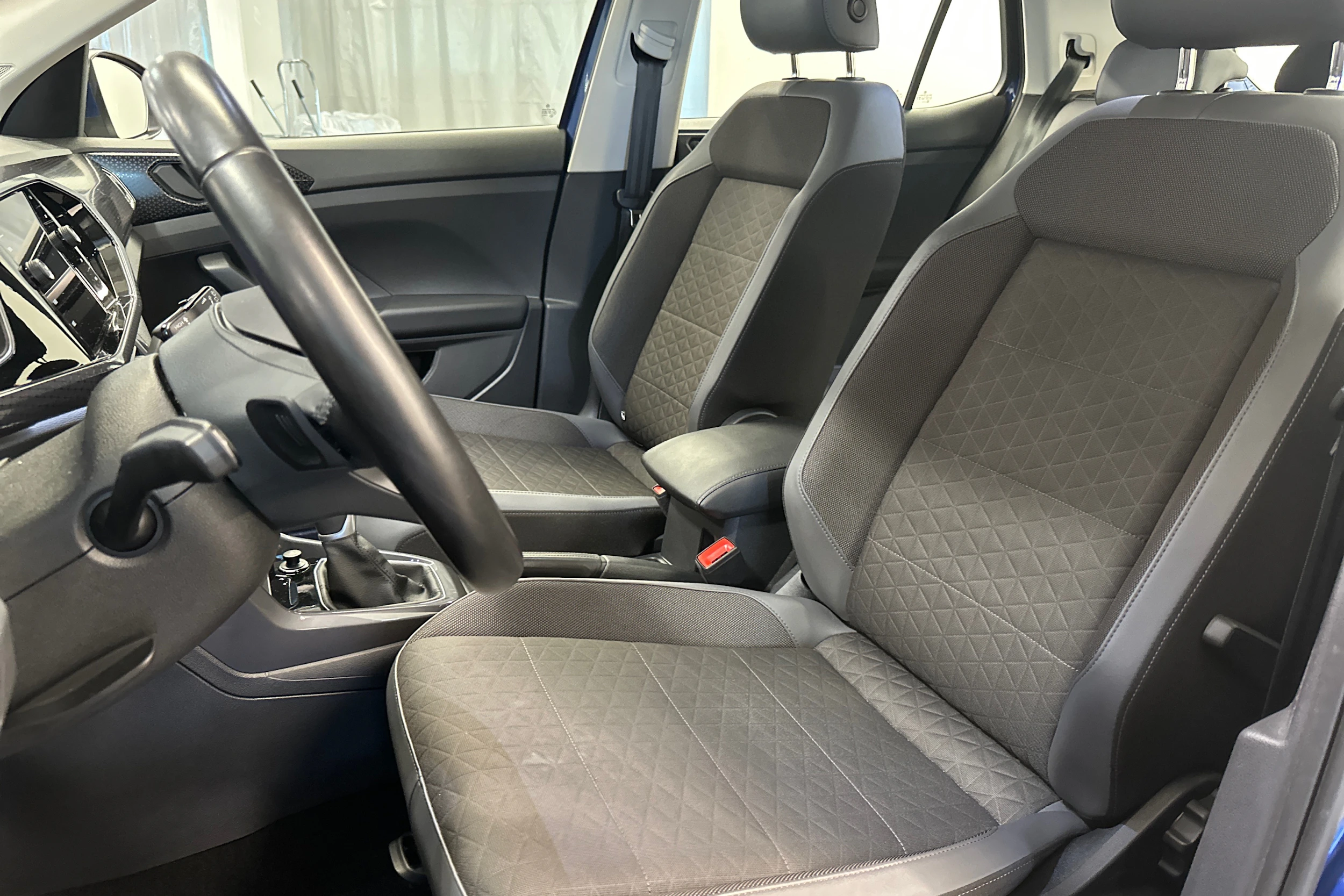 Sininen Volkswagen T-Cross 2022 kuva 11.