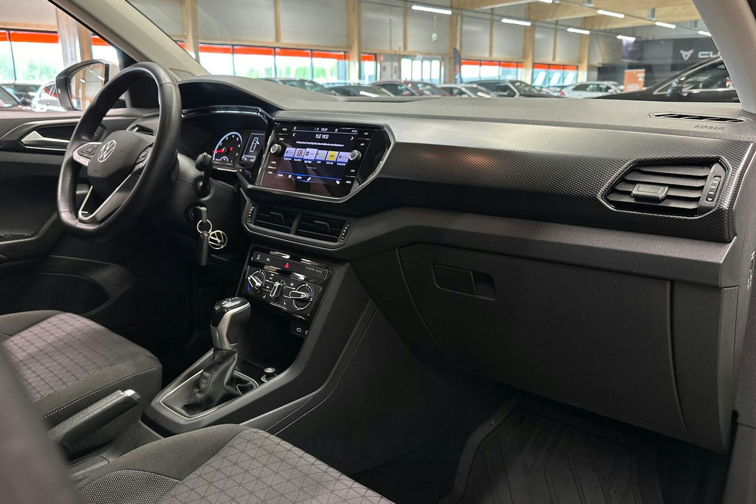 valkoinen Volkswagen T-Cross 2022 kuva 12.