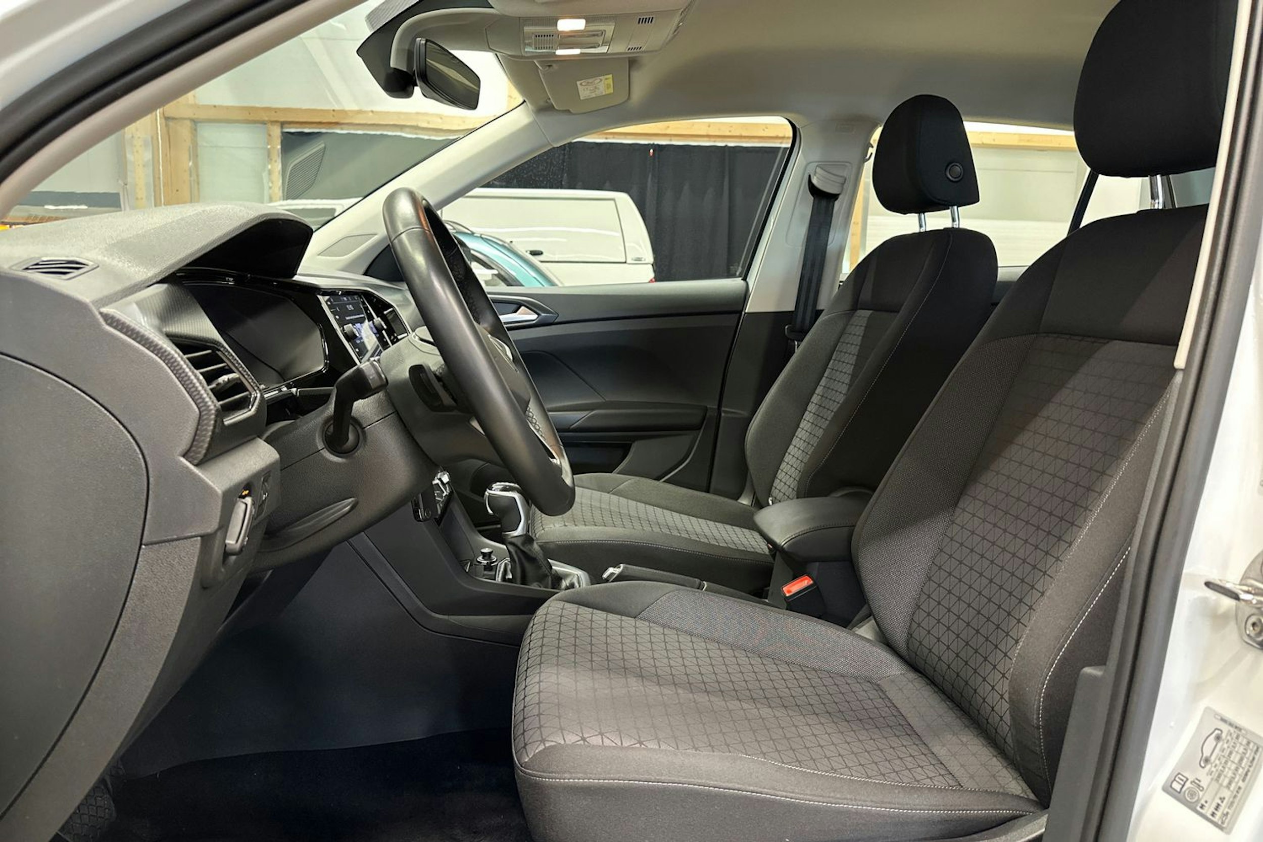 valkoinen Volkswagen T-Cross 2022 kuva 15.