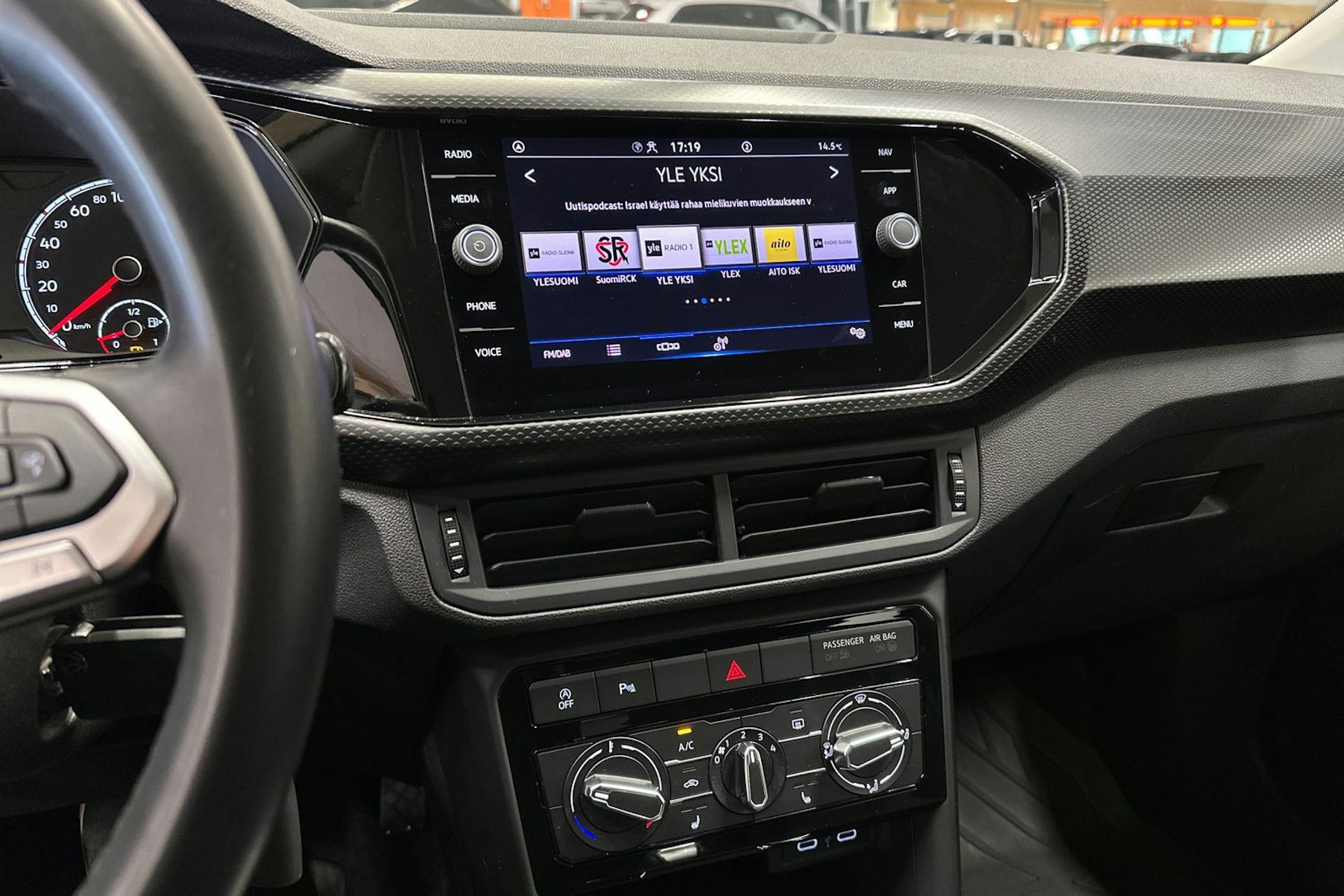 valkoinen Volkswagen T-Cross 2022 kuva 21.