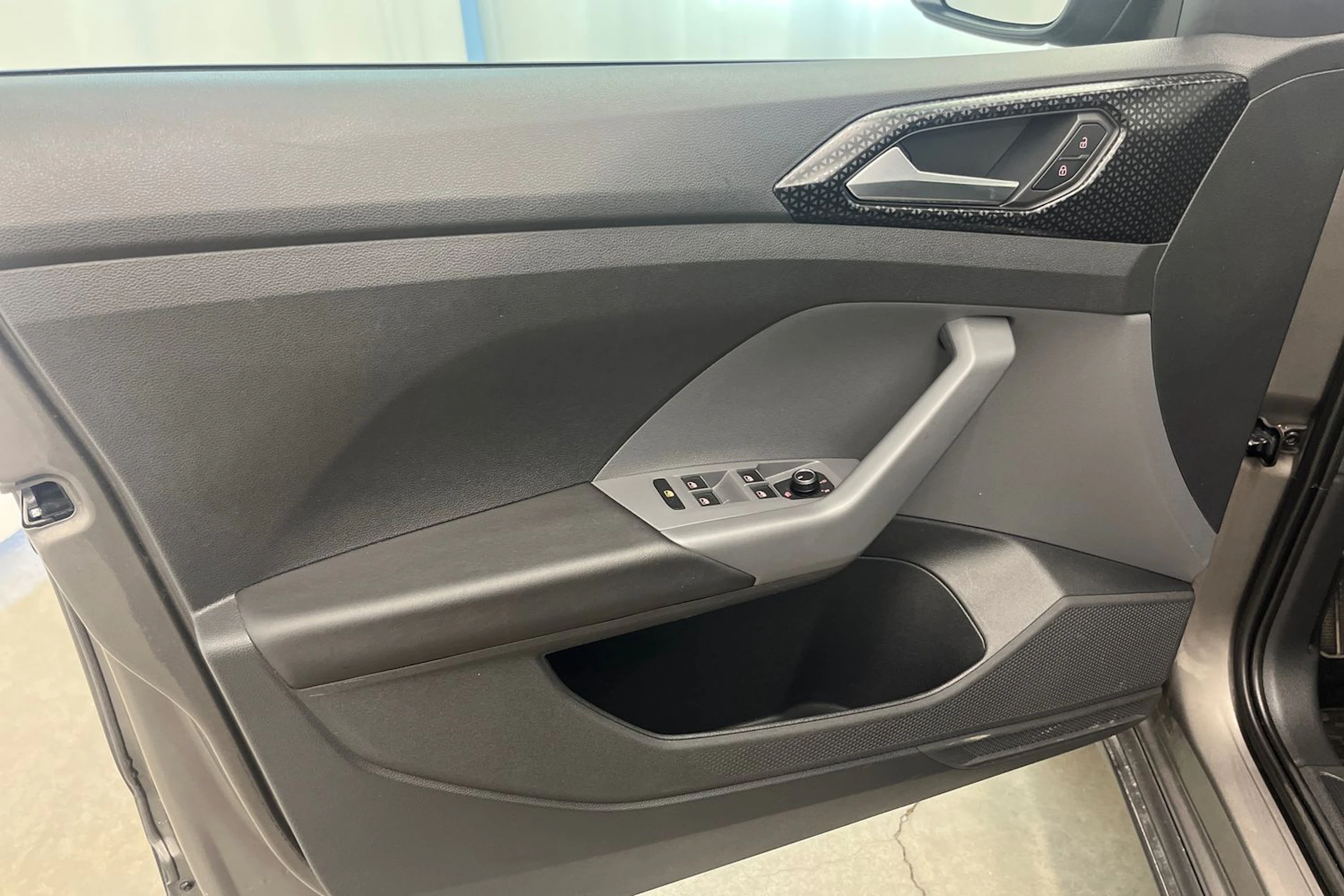 Harmaa Volkswagen T-Cross 2021 kuva 11.