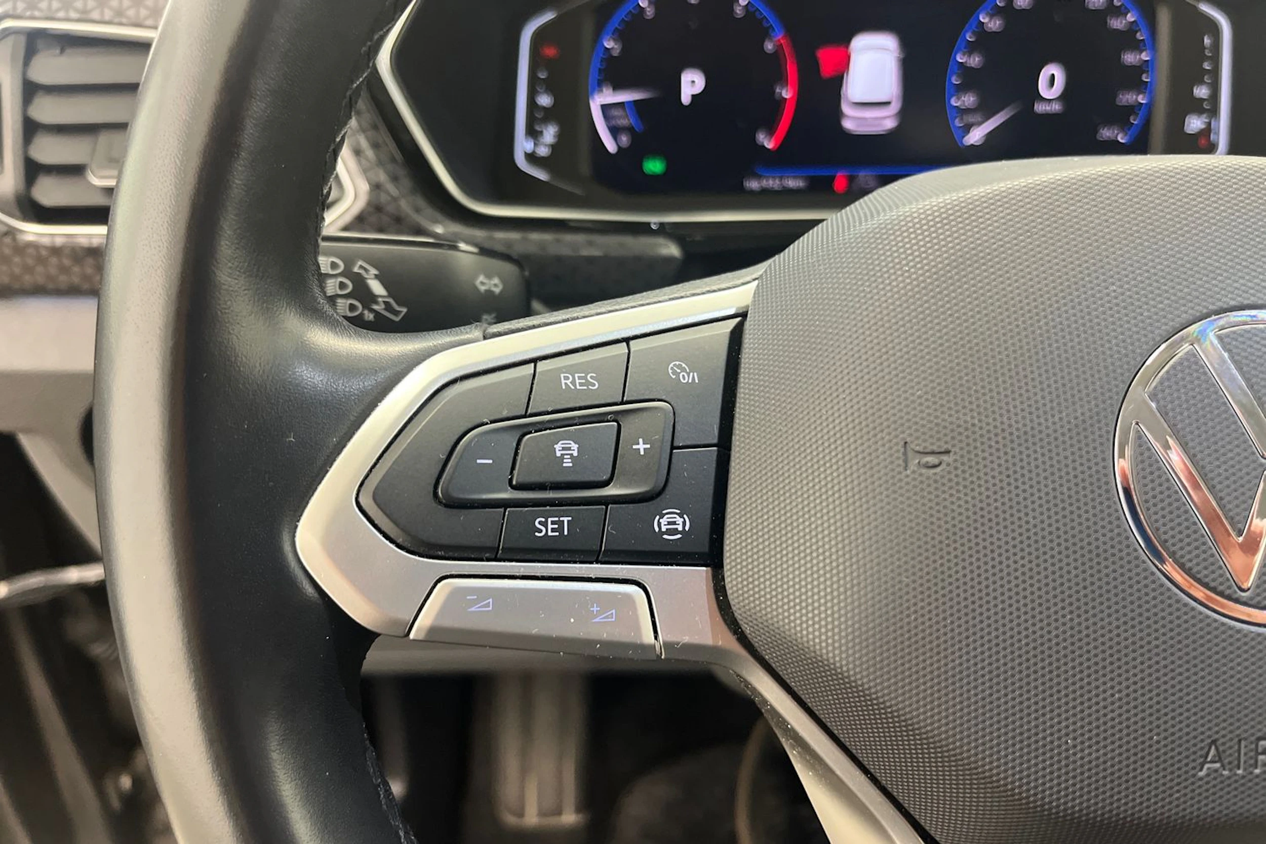 Harmaa Volkswagen T-Cross 2021 kuva 13.