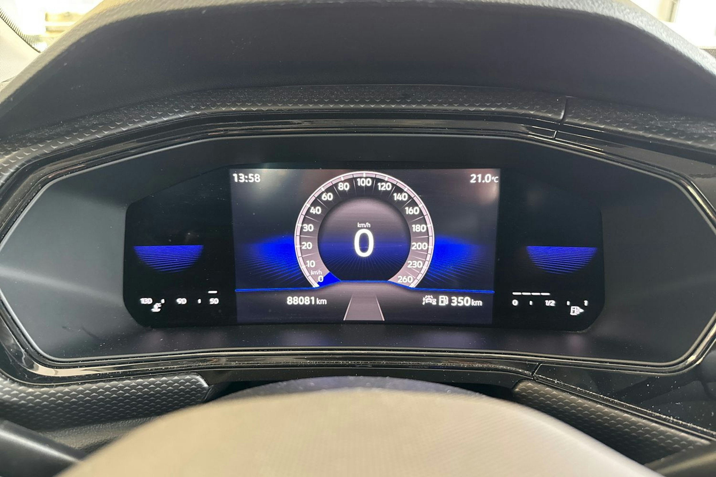 harmaa Volkswagen T-Cross 2023 kuva 16.
