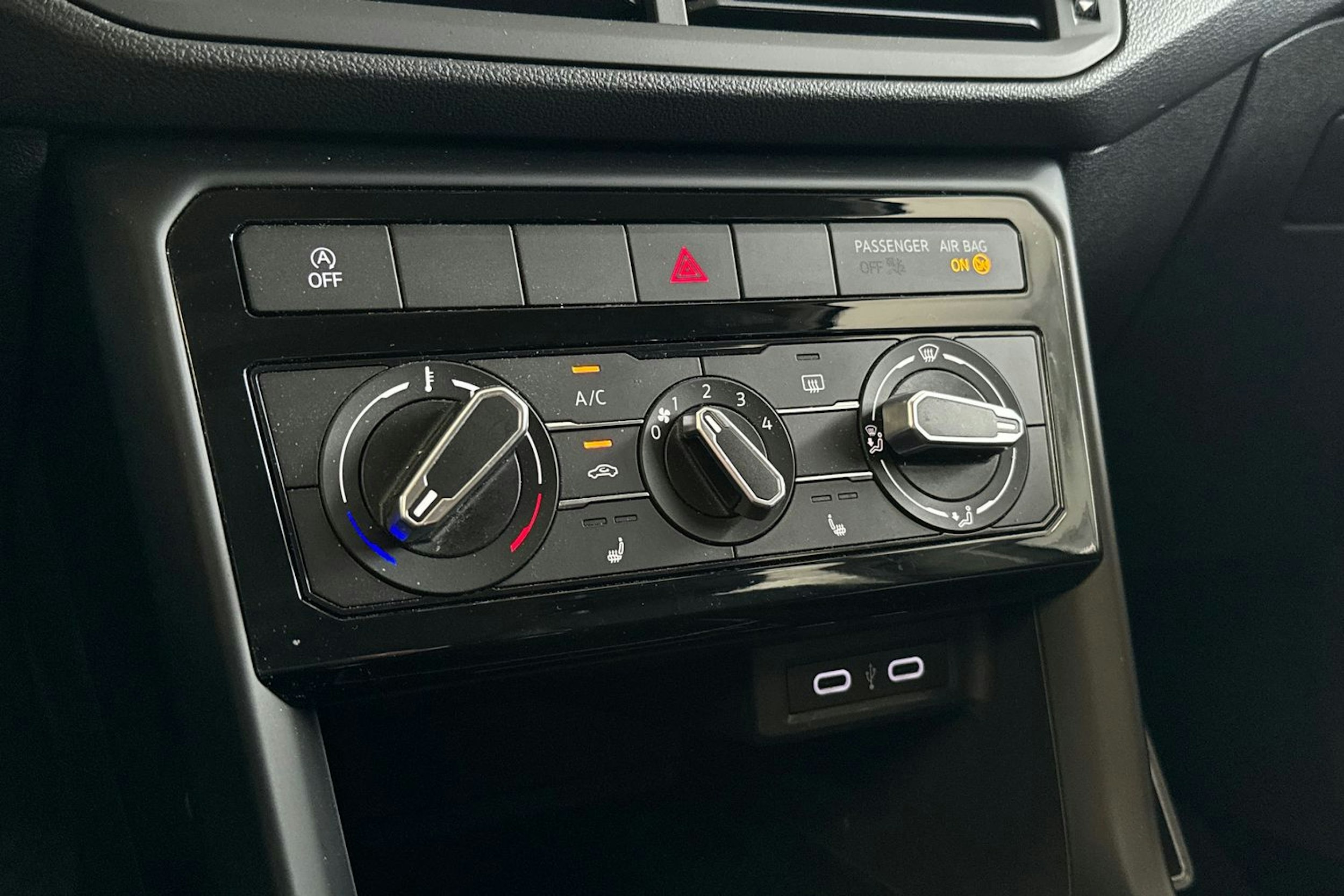 harmaa Volkswagen T-Cross 2023 kuva 17.