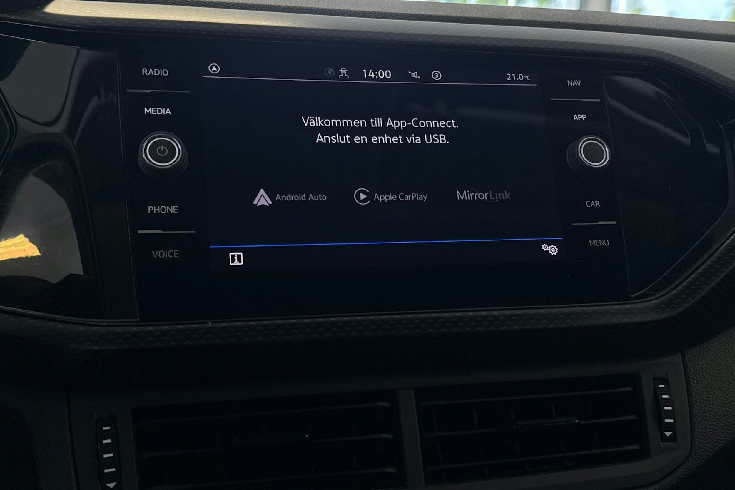 harmaa Volkswagen T-Cross 2023 kuva 19.
