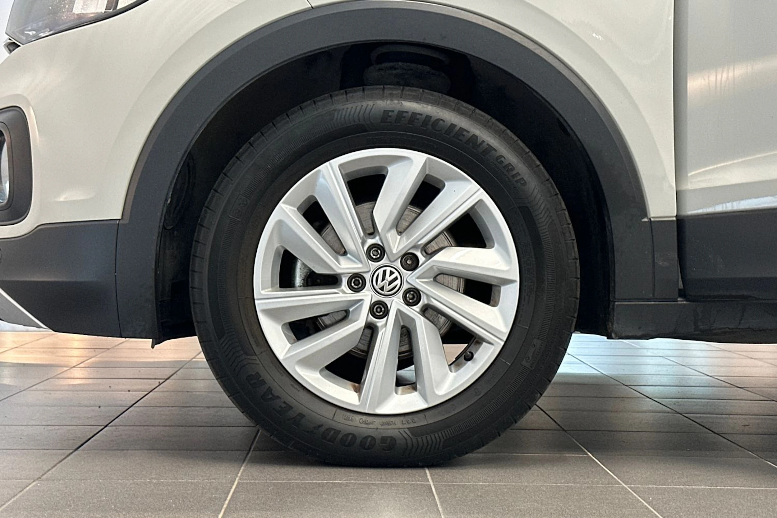 harmaa Volkswagen T-Cross 2022 kuva 24.