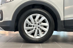 harmaa Volkswagen T-Cross 2022 kuva 24.