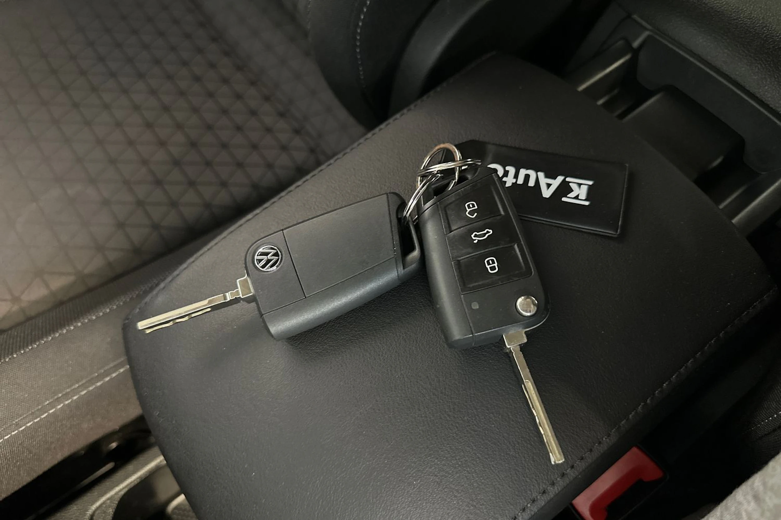 harmaa Volkswagen T-Cross 2022 kuva 28.