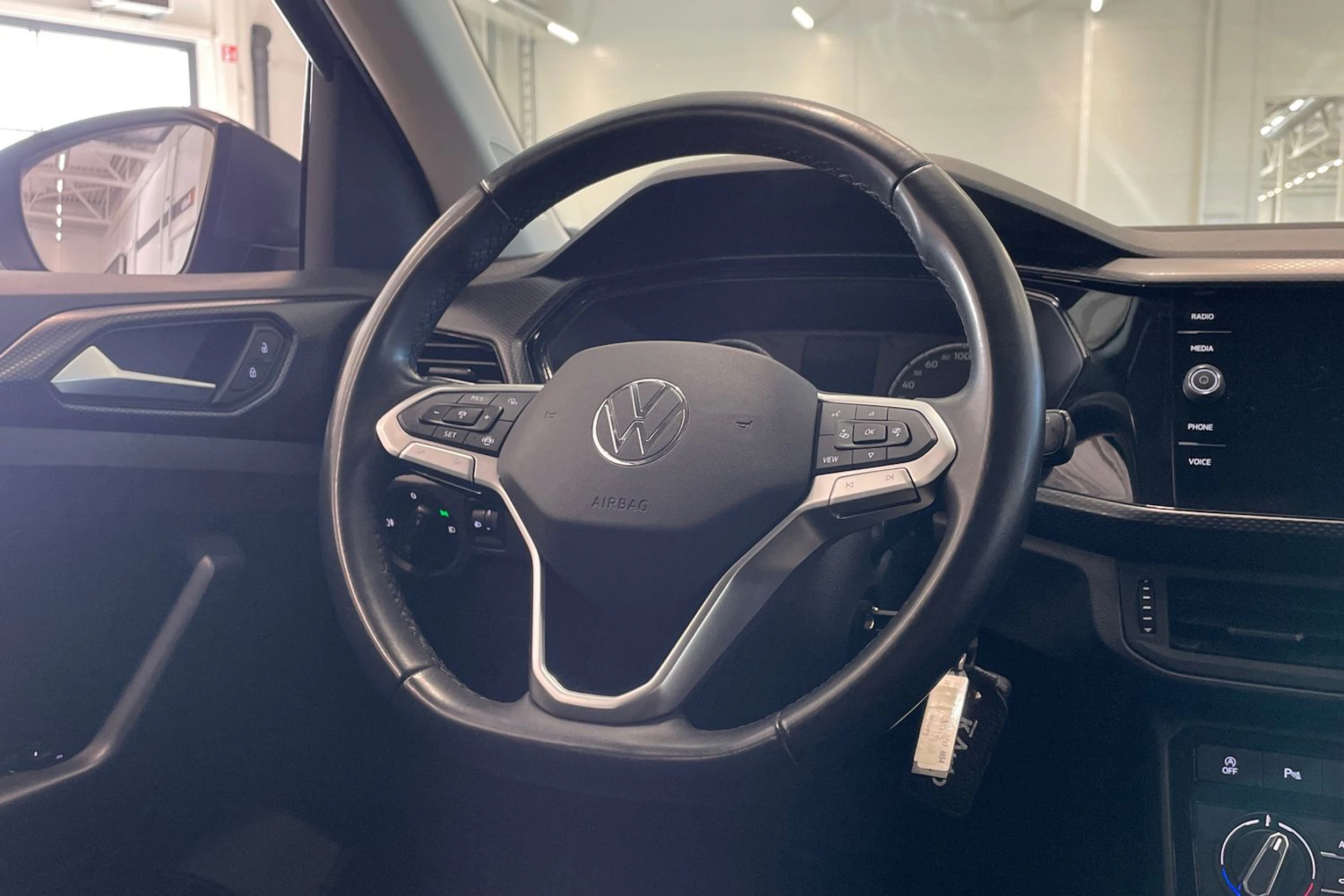harmaa Volkswagen T-Cross 2022 kuva 12.