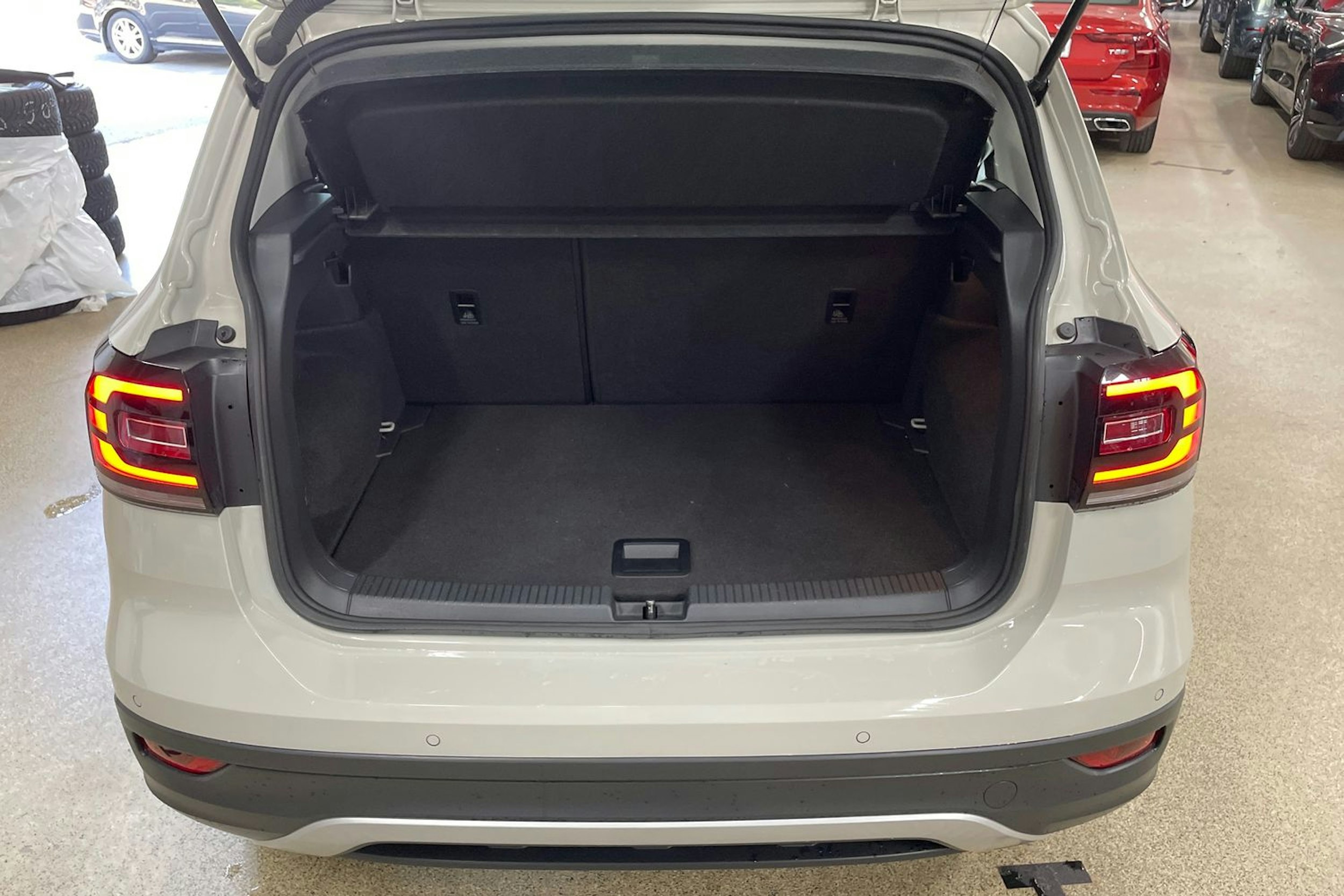 harmaa Volkswagen T-Cross 2022 kuva 14.